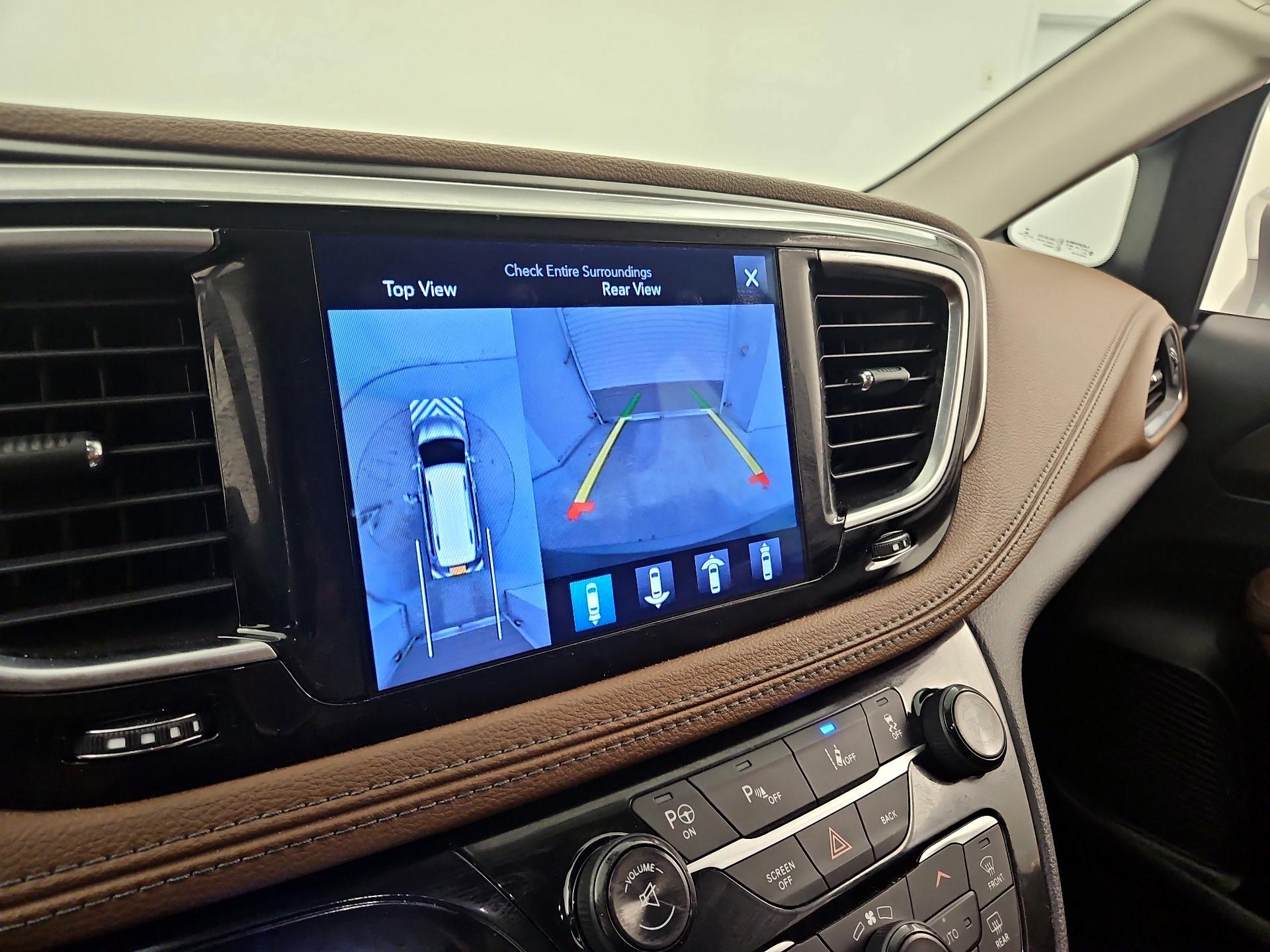 Thumbnail: 2017 Chrysler Pacifica - 14