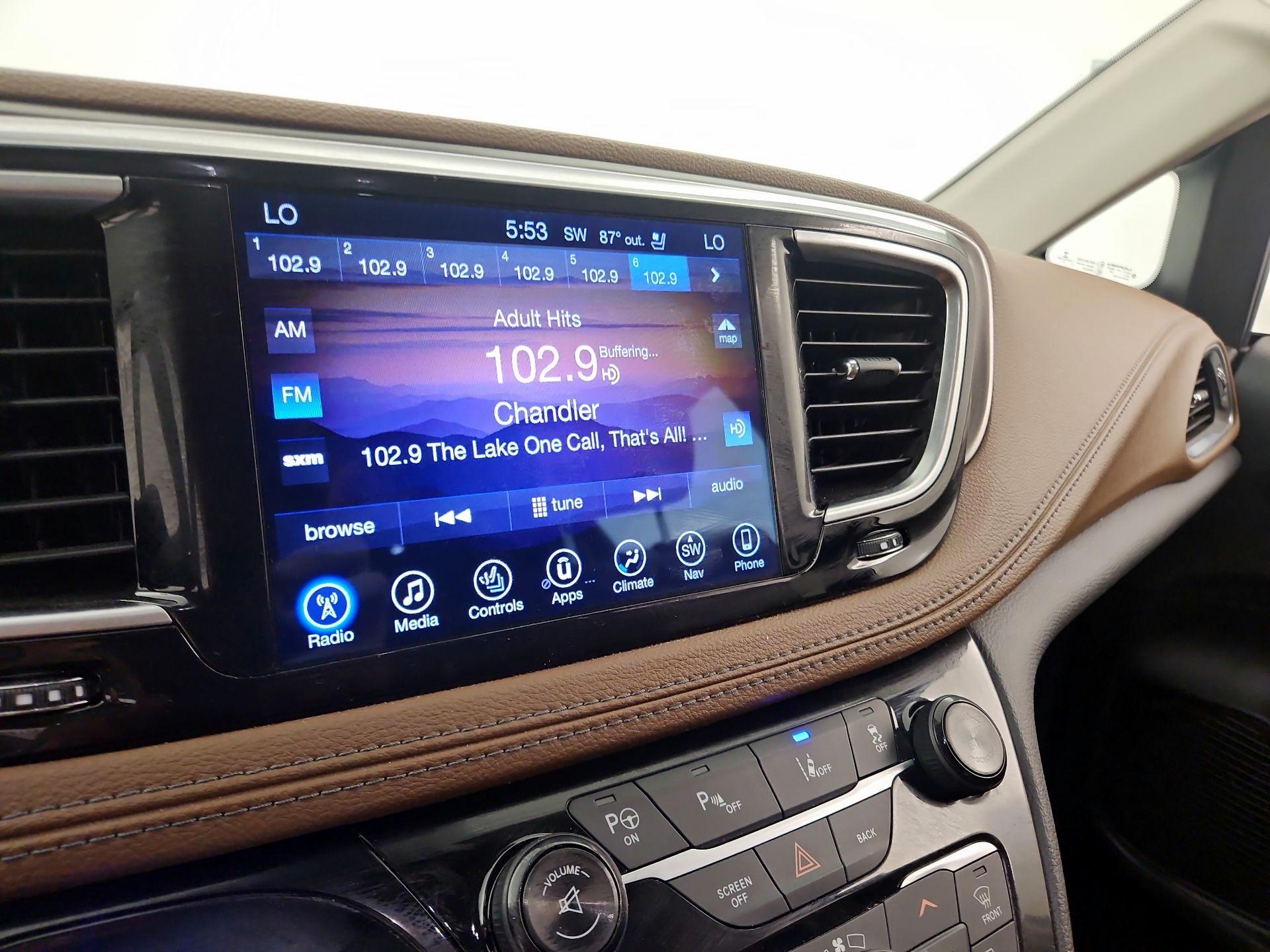Thumbnail: 2017 Chrysler Pacifica - 15