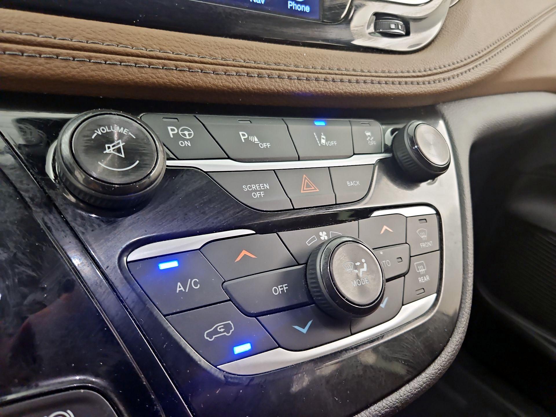 Thumbnail: 2017 Chrysler Pacifica - 16