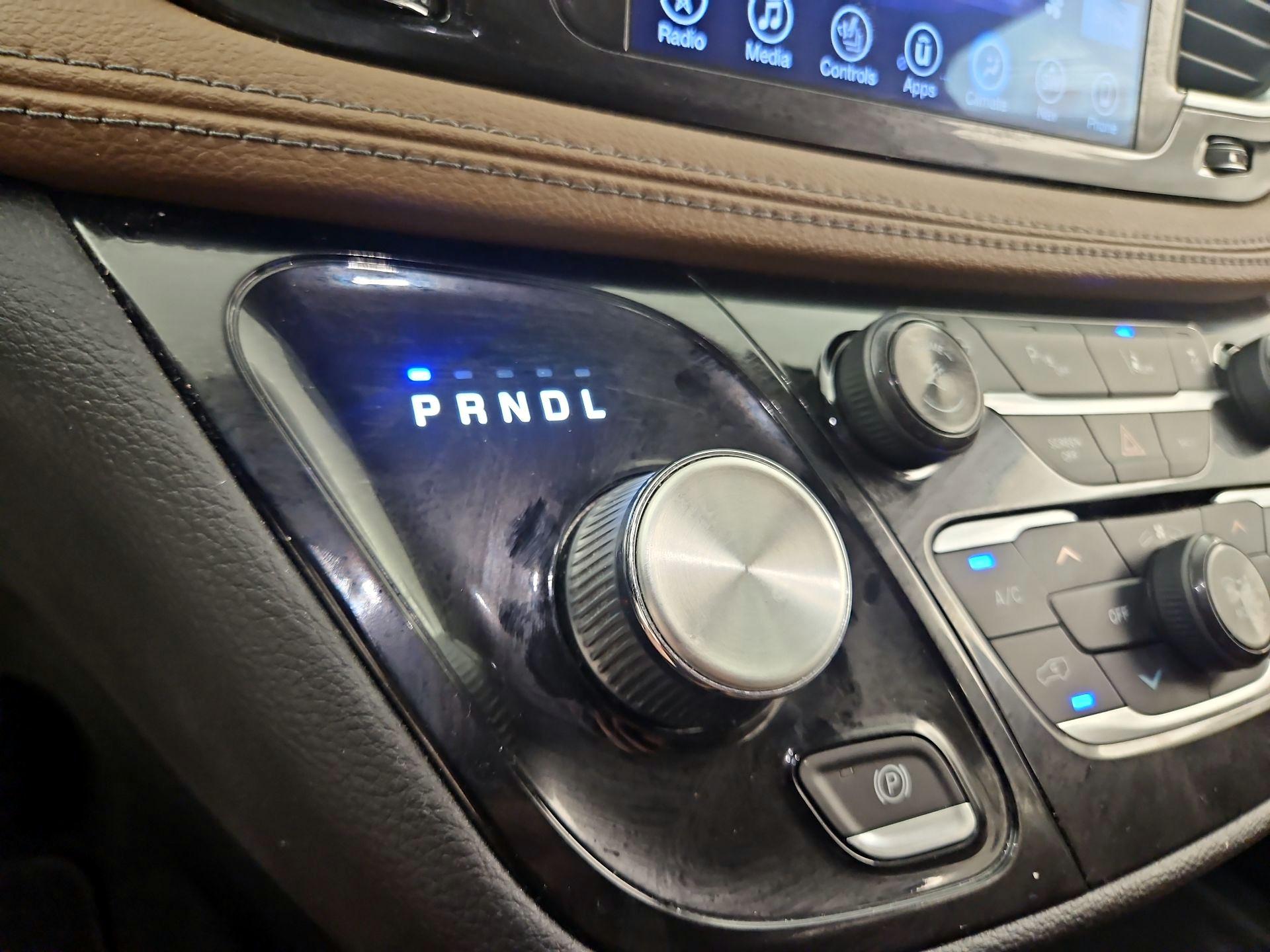 Thumbnail: 2017 Chrysler Pacifica - 17