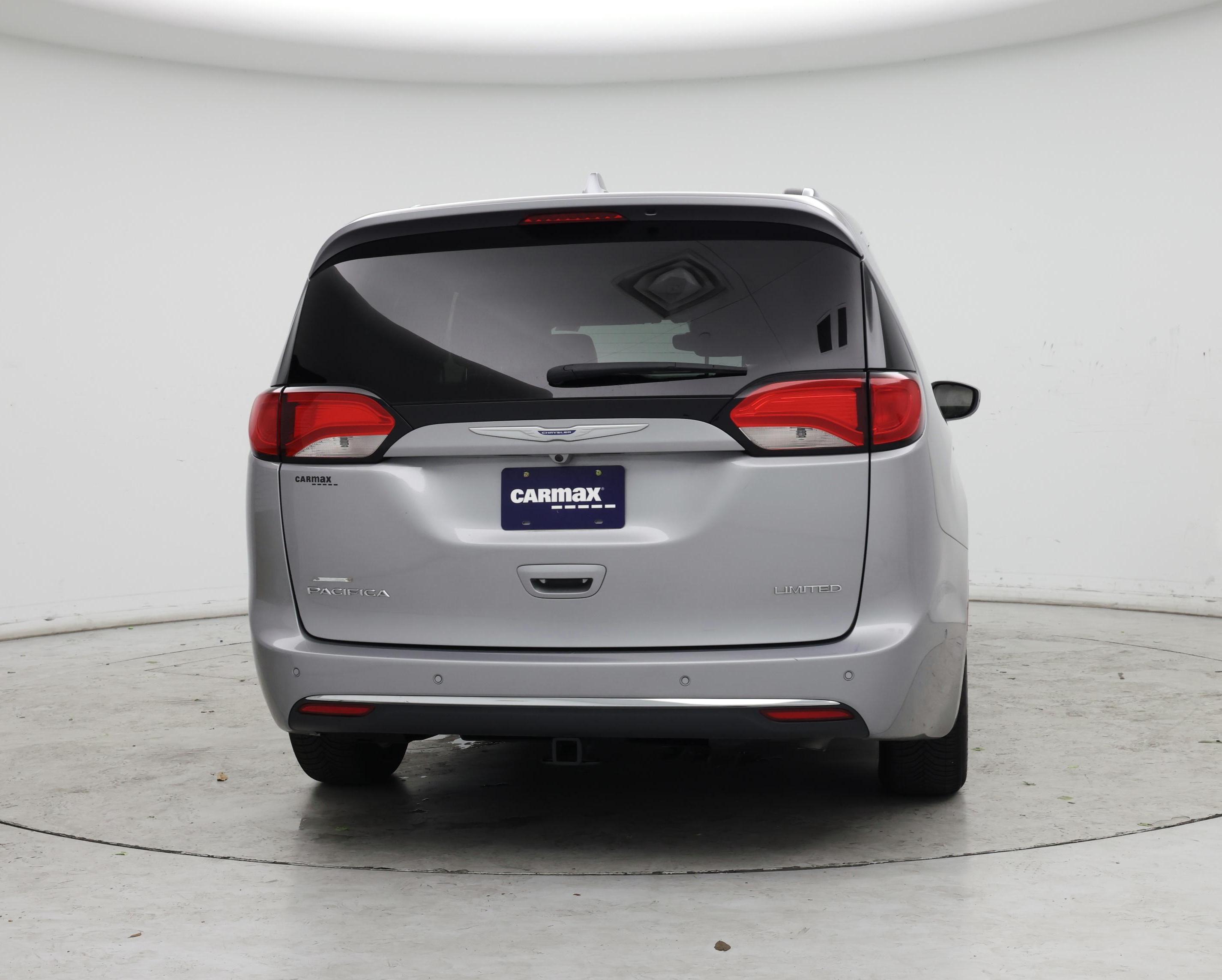 Thumbnail: 2017 Chrysler Pacifica - 5