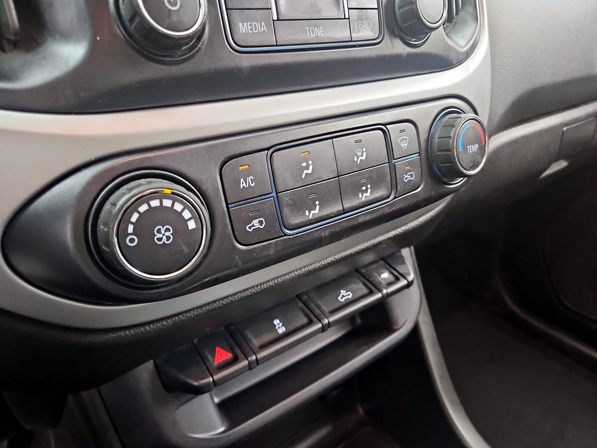 Thumbnail: 2015 Chevrolet Colorado - 16