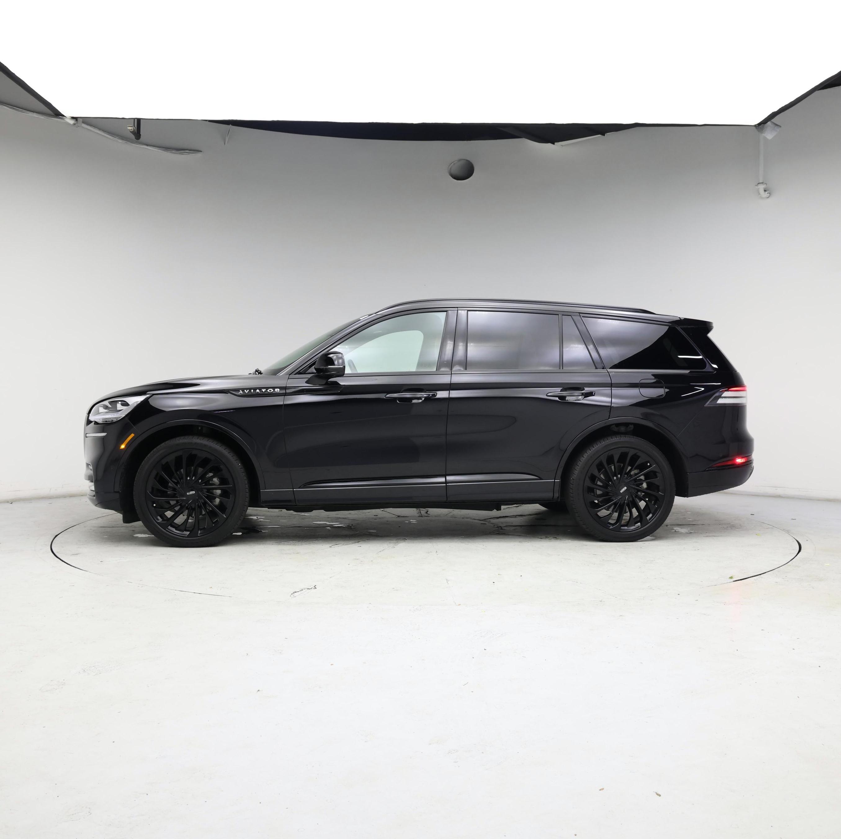 Thumbnail: 2023 Lincoln Aviator - 3