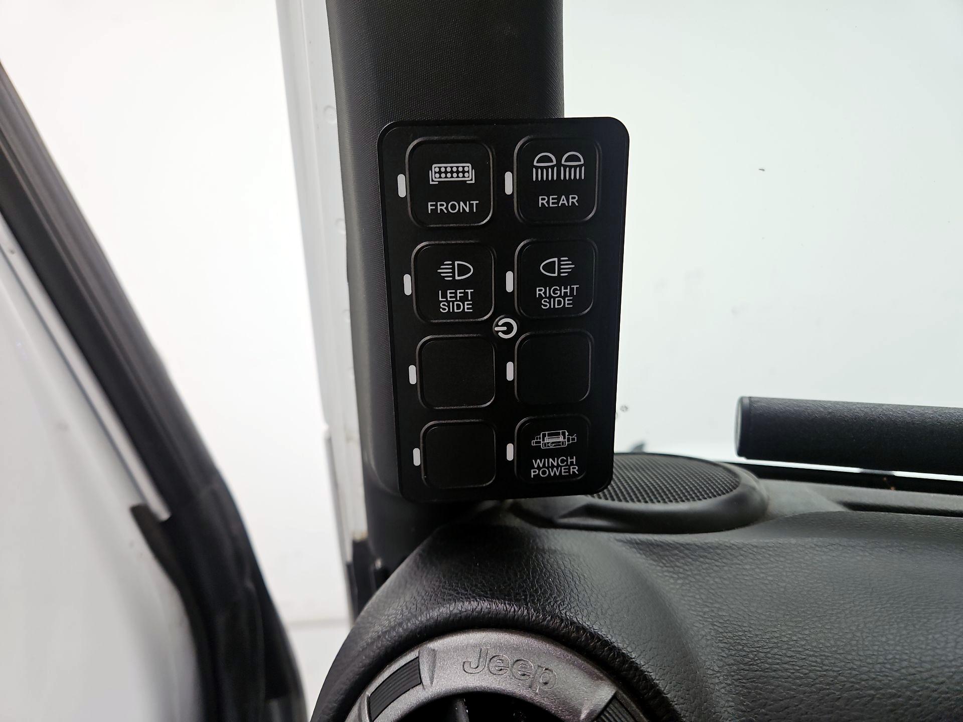 Thumbnail: 2017 Jeep Wrangler - 13