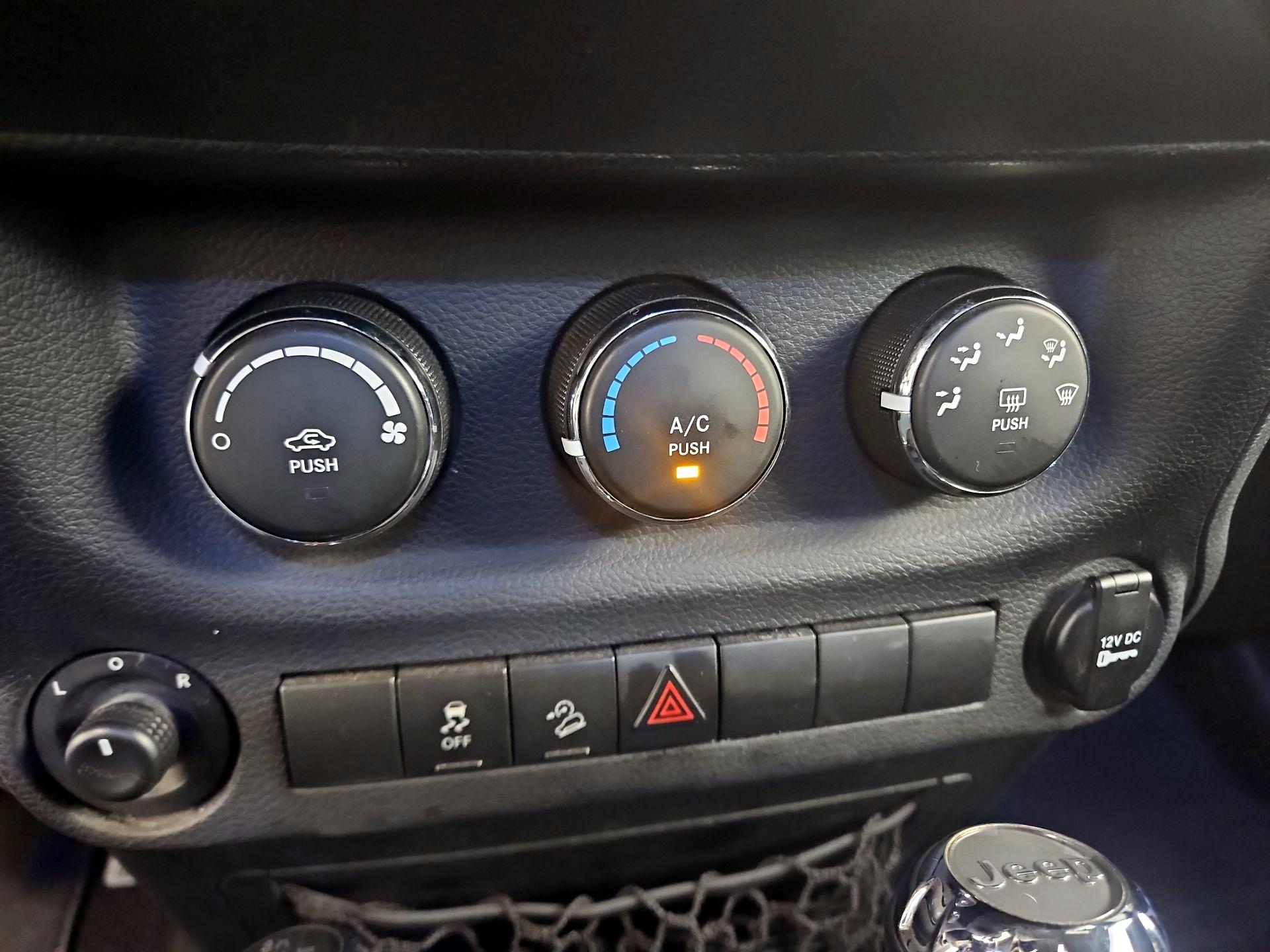 Thumbnail: 2017 Jeep Wrangler - 15