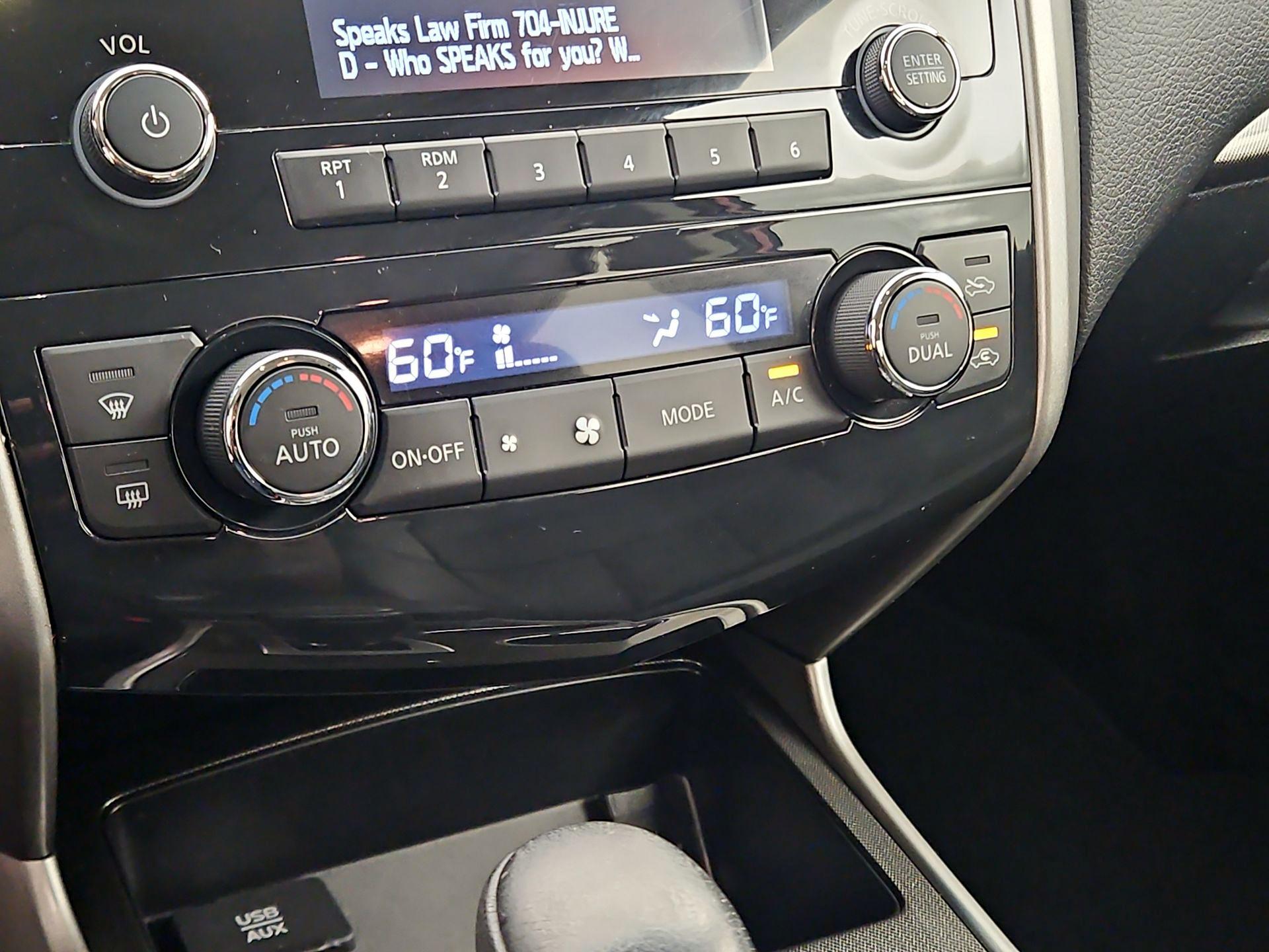 Thumbnail: 2015 Nissan Altima - 16