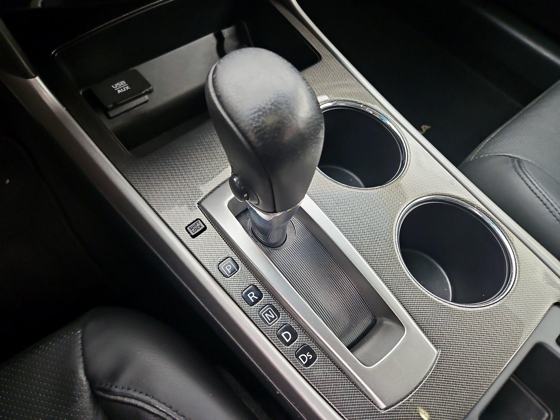 Thumbnail: 2015 Nissan Altima - 17