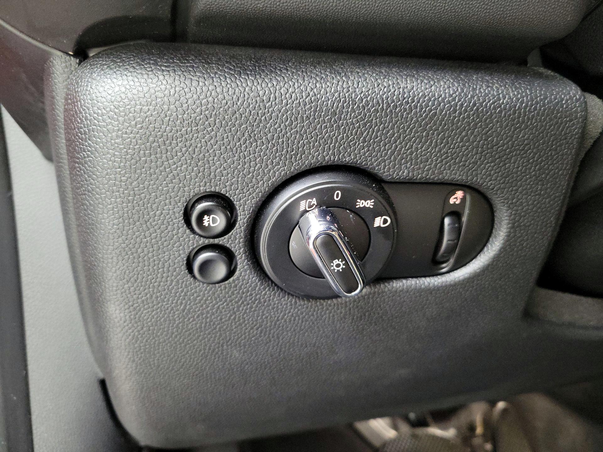 Thumbnail: 2019 MINI Cooper Hardtop - 13