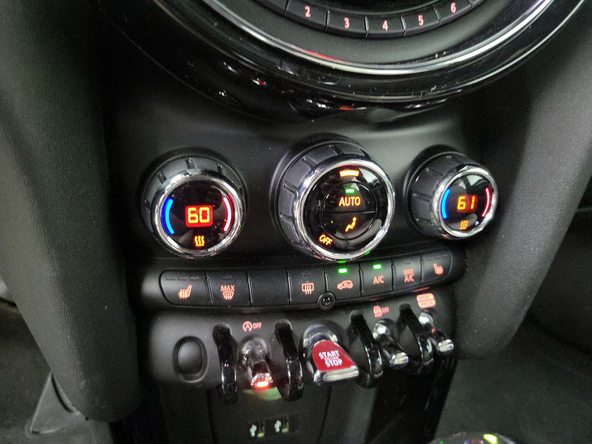 Thumbnail: 2019 MINI Cooper Hardtop - 17
