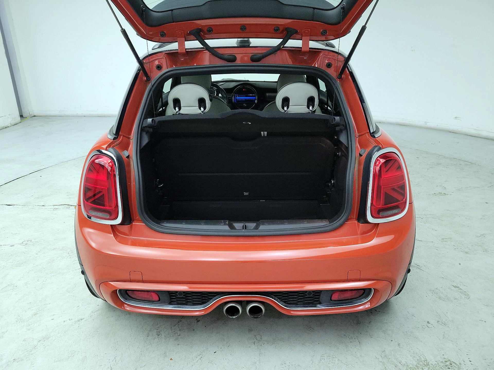 Thumbnail: 2019 MINI Cooper Hardtop - 20