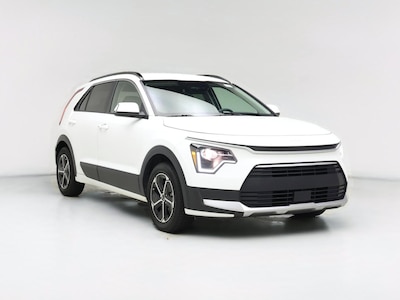 White 2023 Kia Niro EX