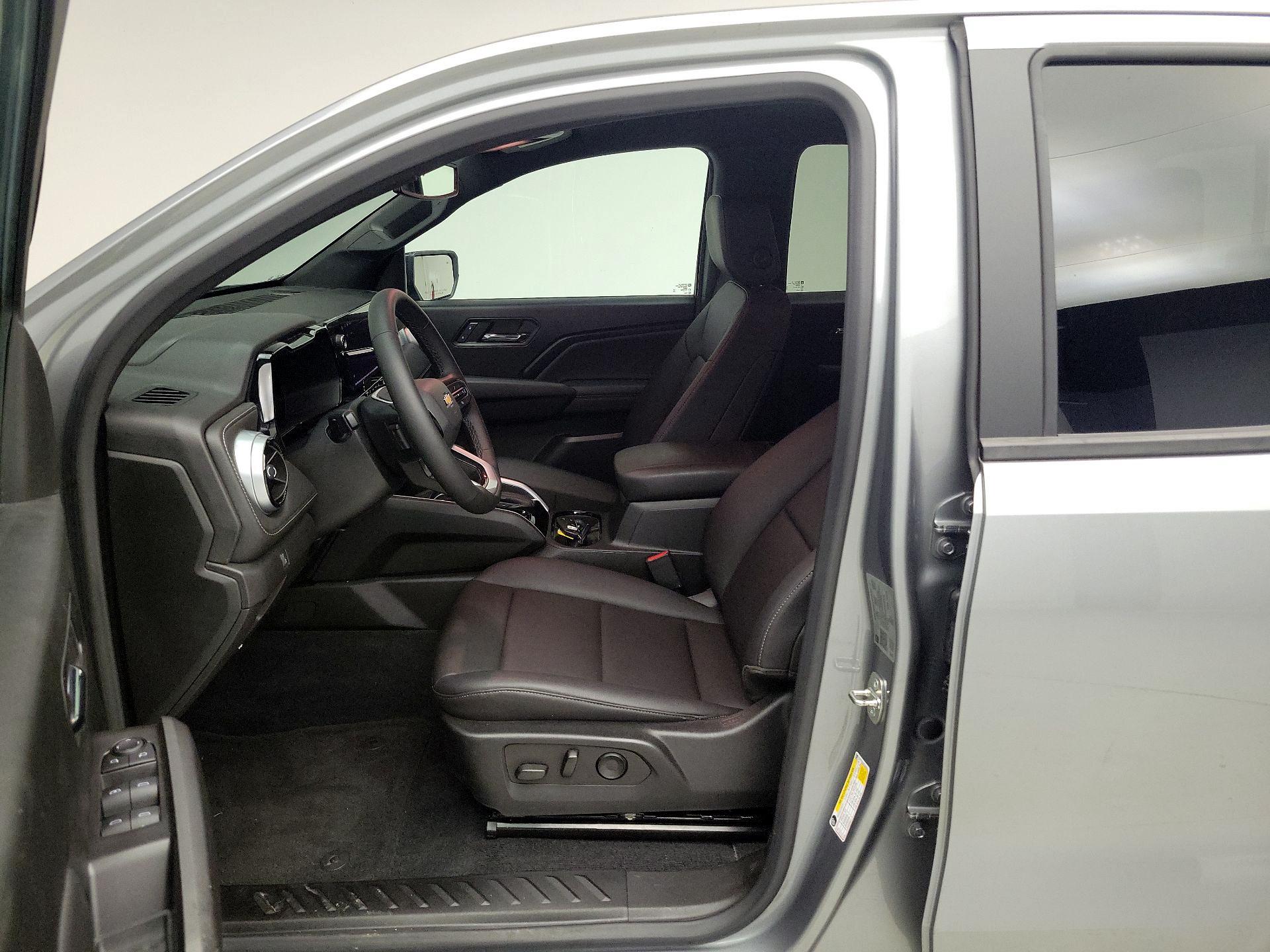 Thumbnail: 2023 Chevrolet Colorado - 11