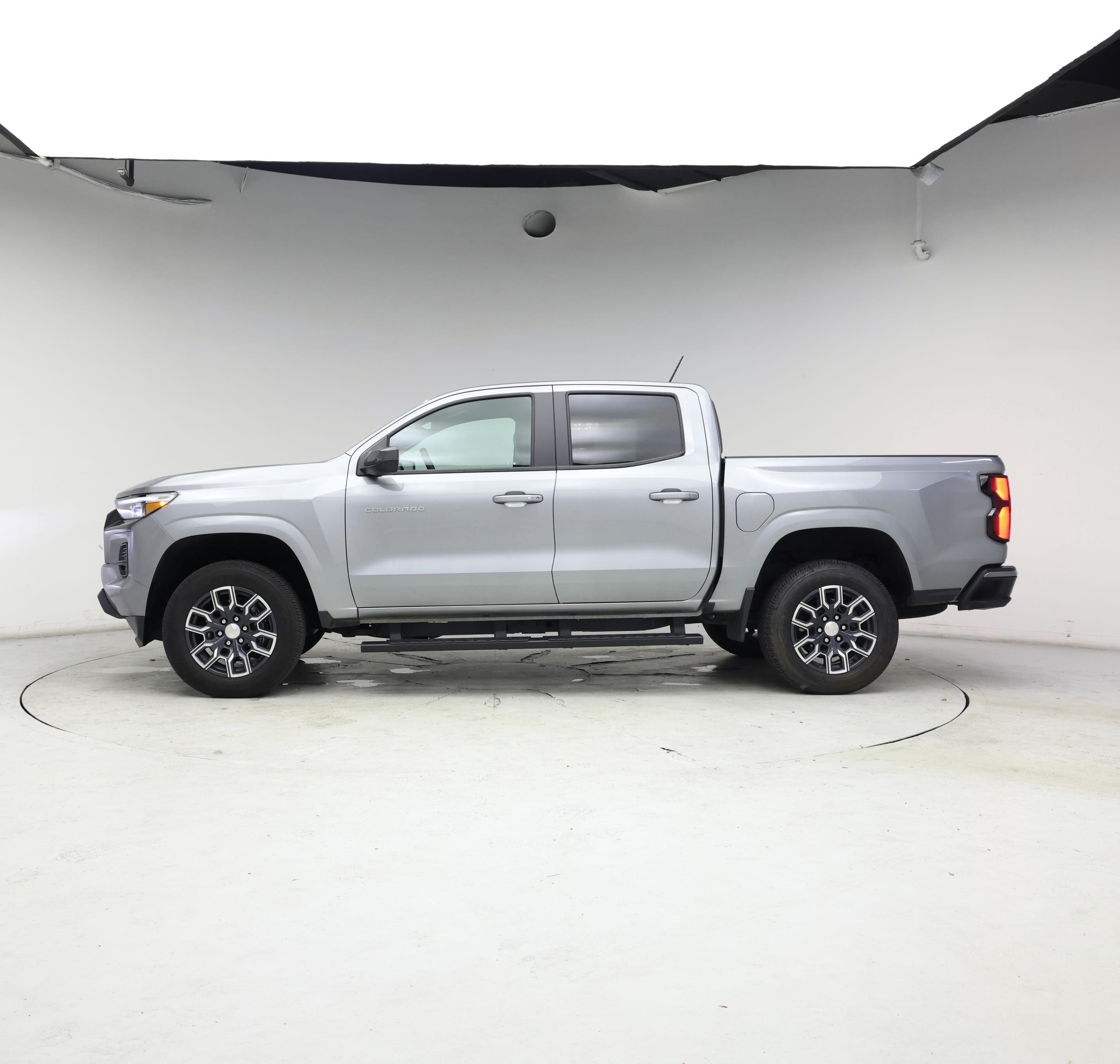 Thumbnail: 2023 Chevrolet Colorado - 3