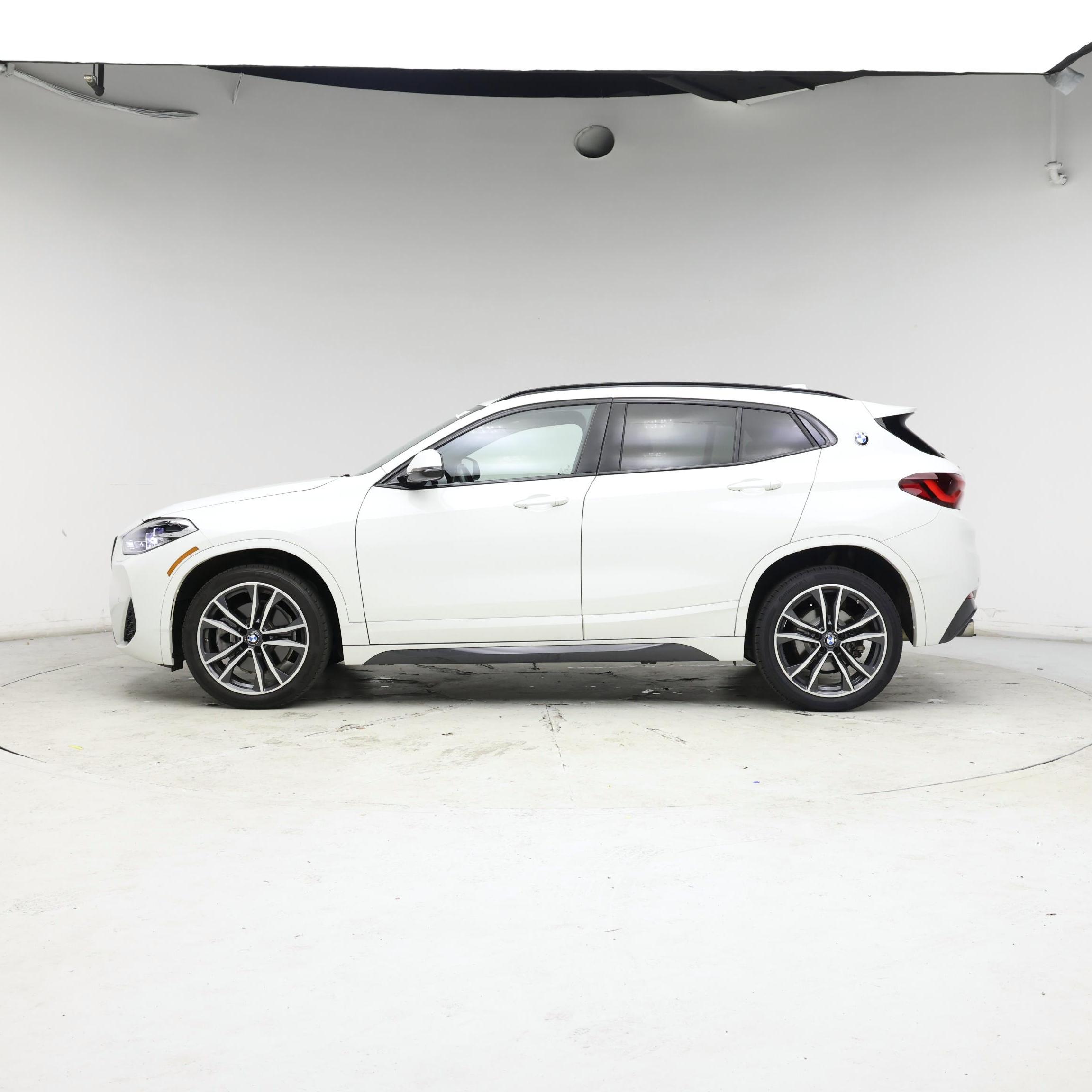 Thumbnail: 2023 BMW X2 - 3
