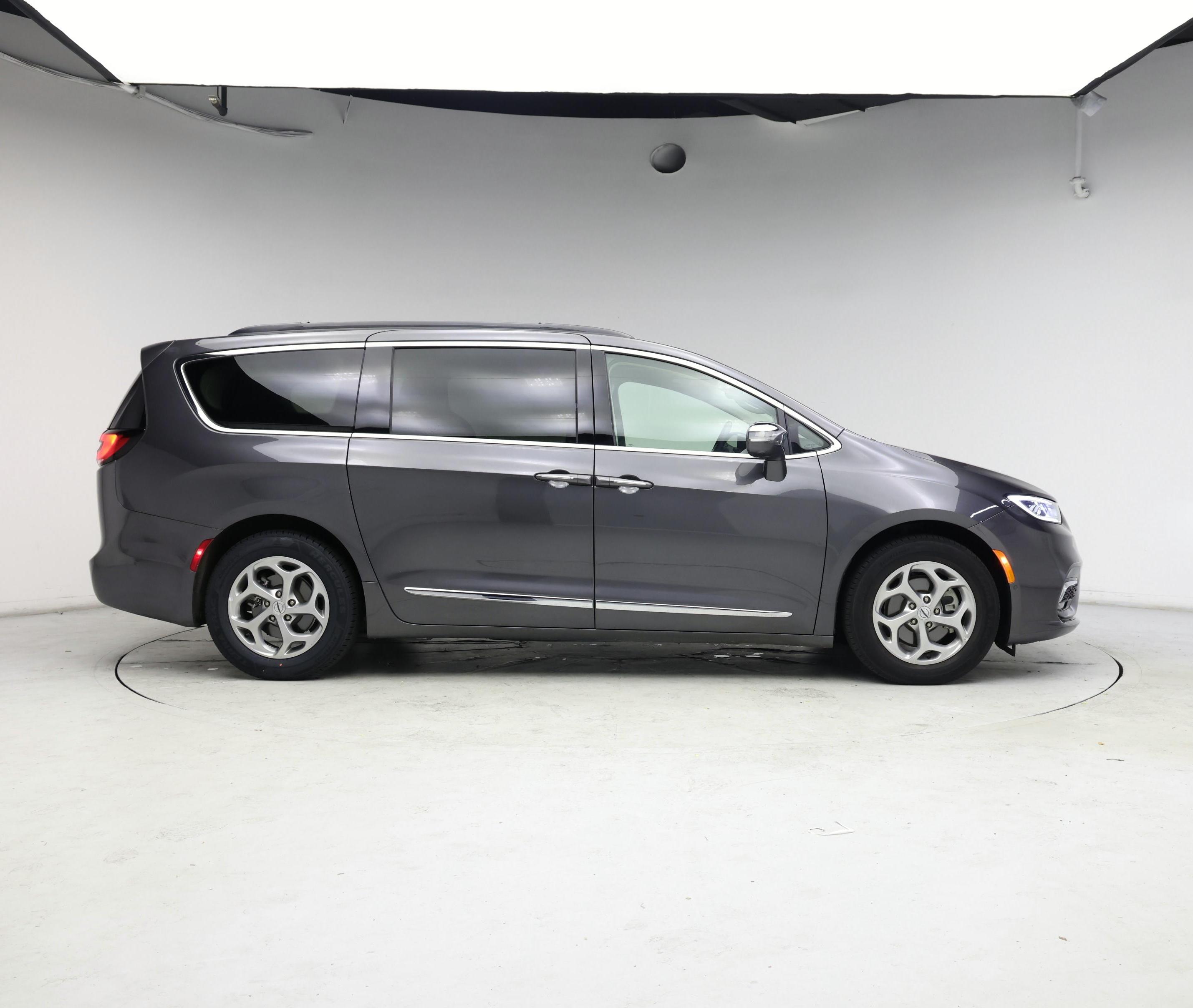 Thumbnail: 2022 Chrysler Pacifica - 7