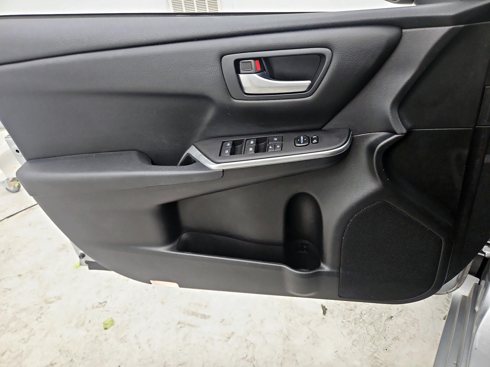 Thumbnail: 2016 Toyota Camry - 12