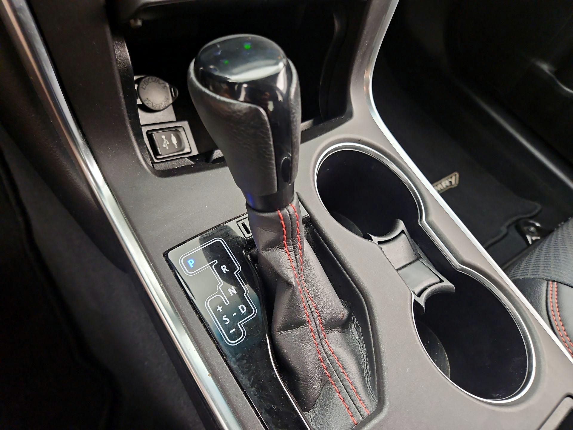 Thumbnail: 2016 Toyota Camry - 16