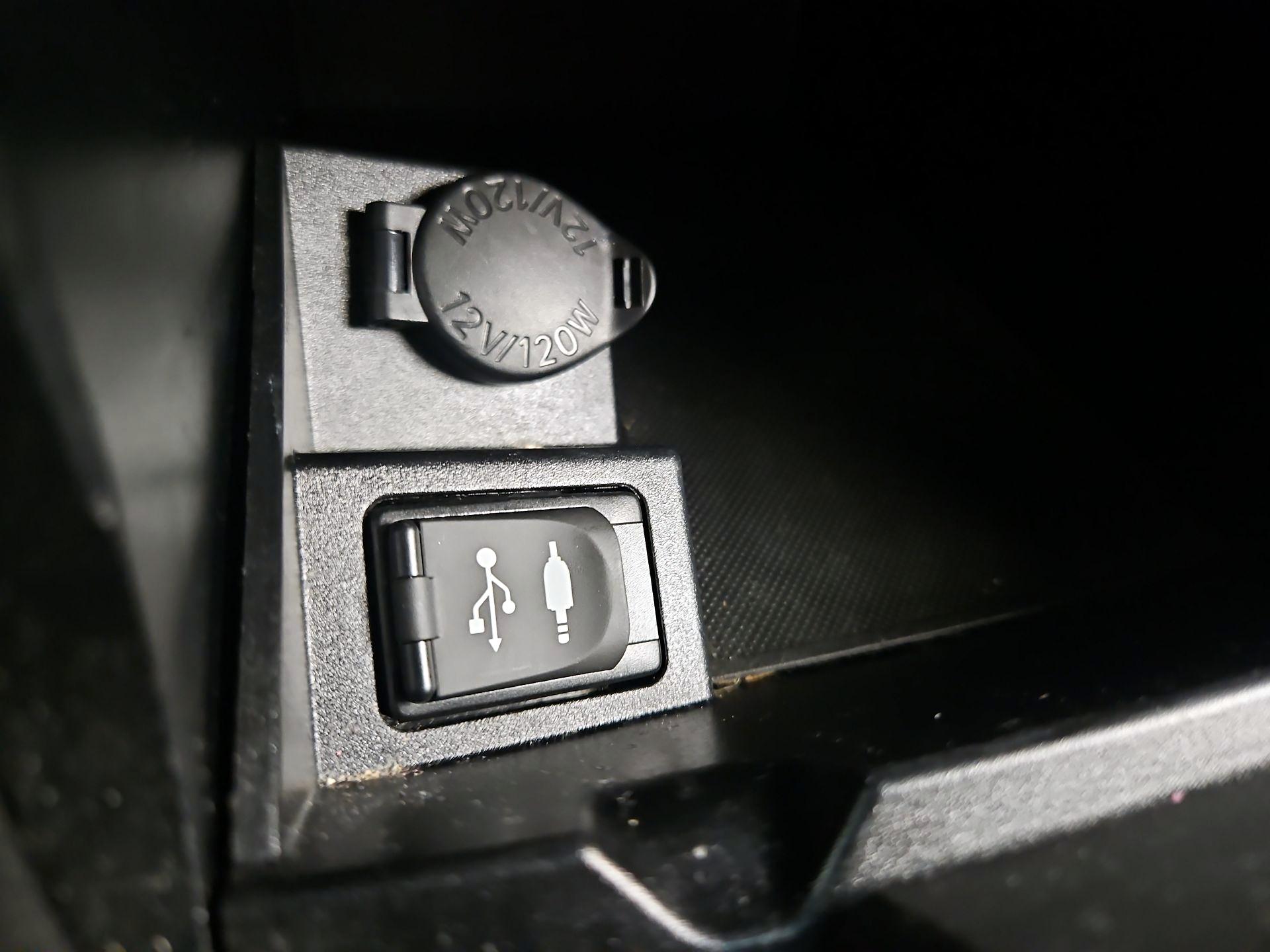 Thumbnail: 2016 Toyota Camry - 17