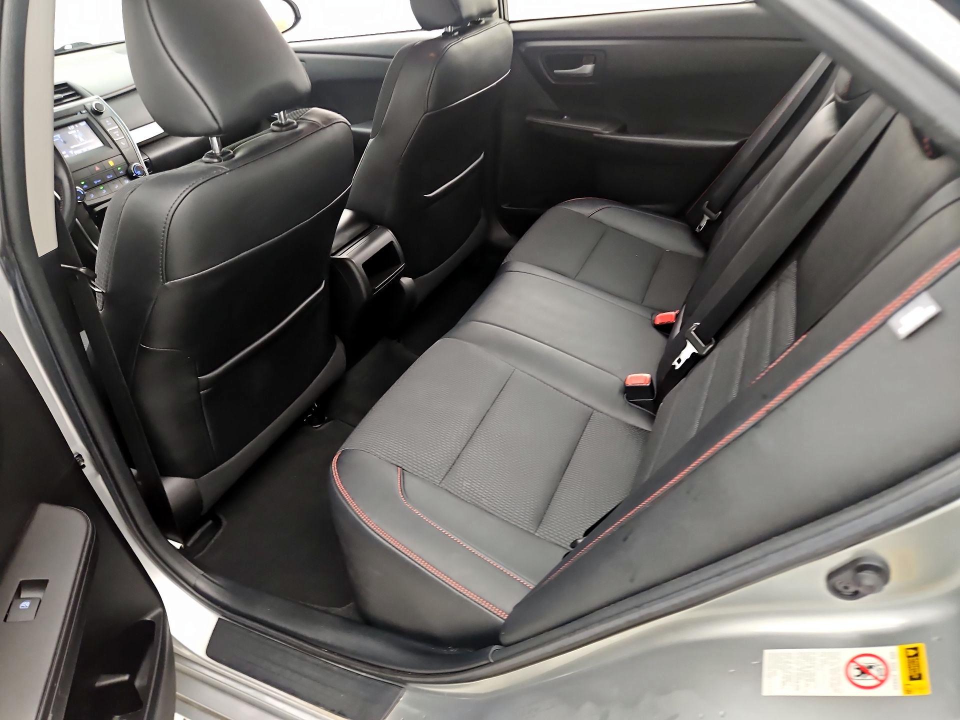 Thumbnail: 2016 Toyota Camry - 18