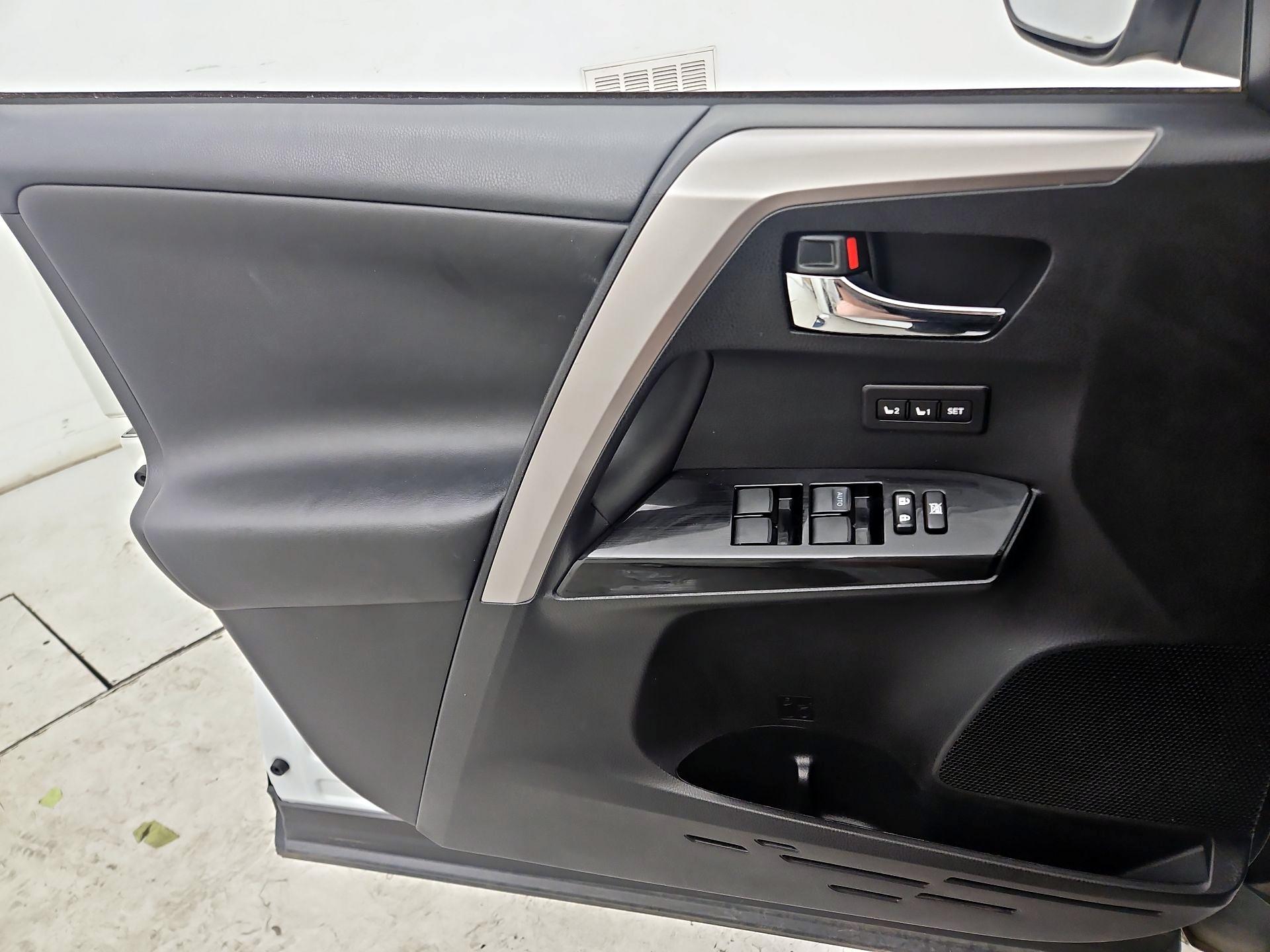Thumbnail: 2016 Toyota RAV4 - 12