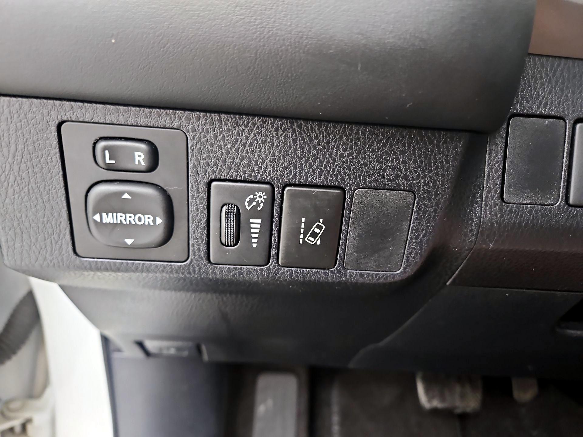Thumbnail: 2016 Toyota RAV4 - 13