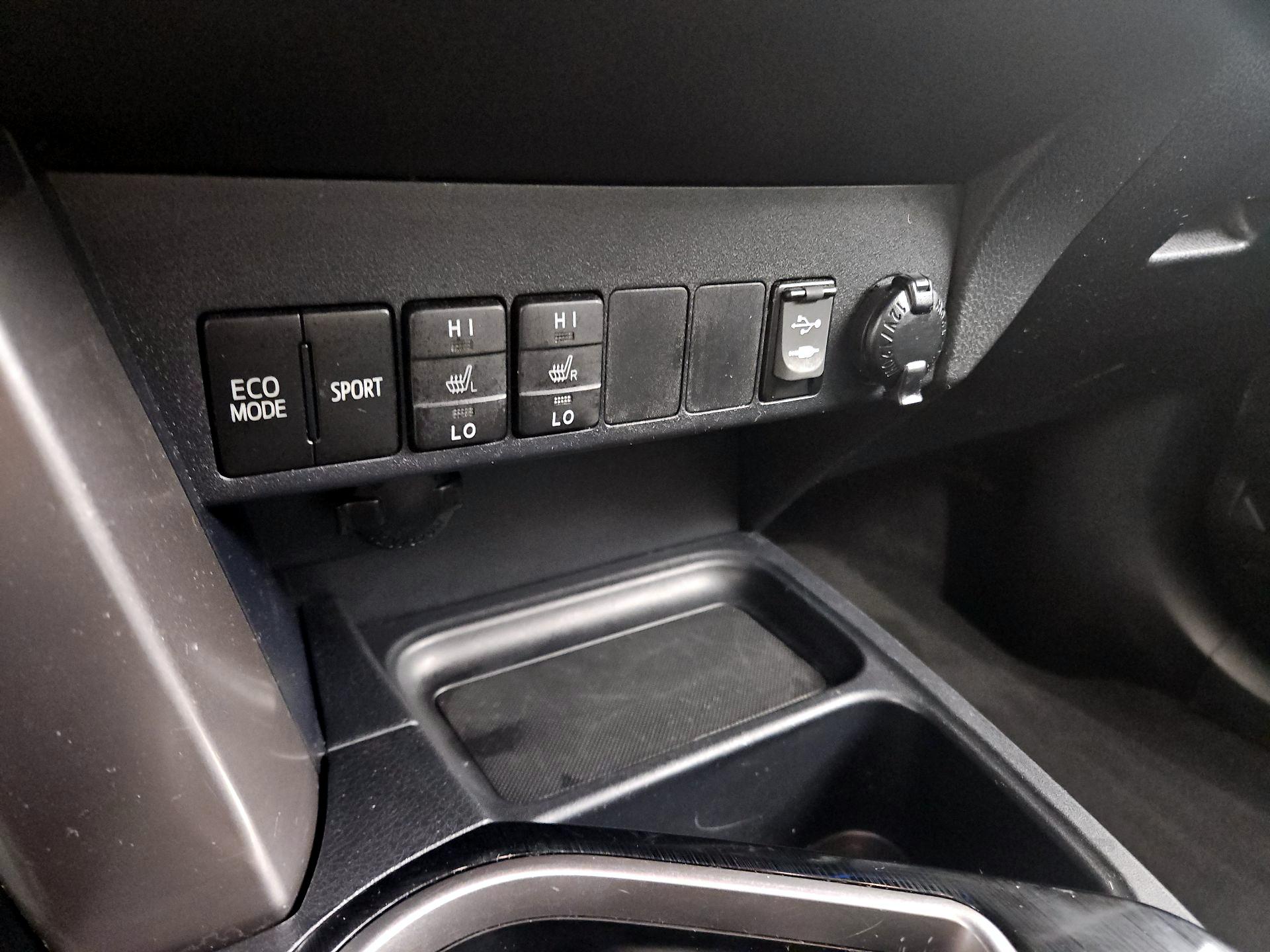 Thumbnail: 2016 Toyota RAV4 - 18