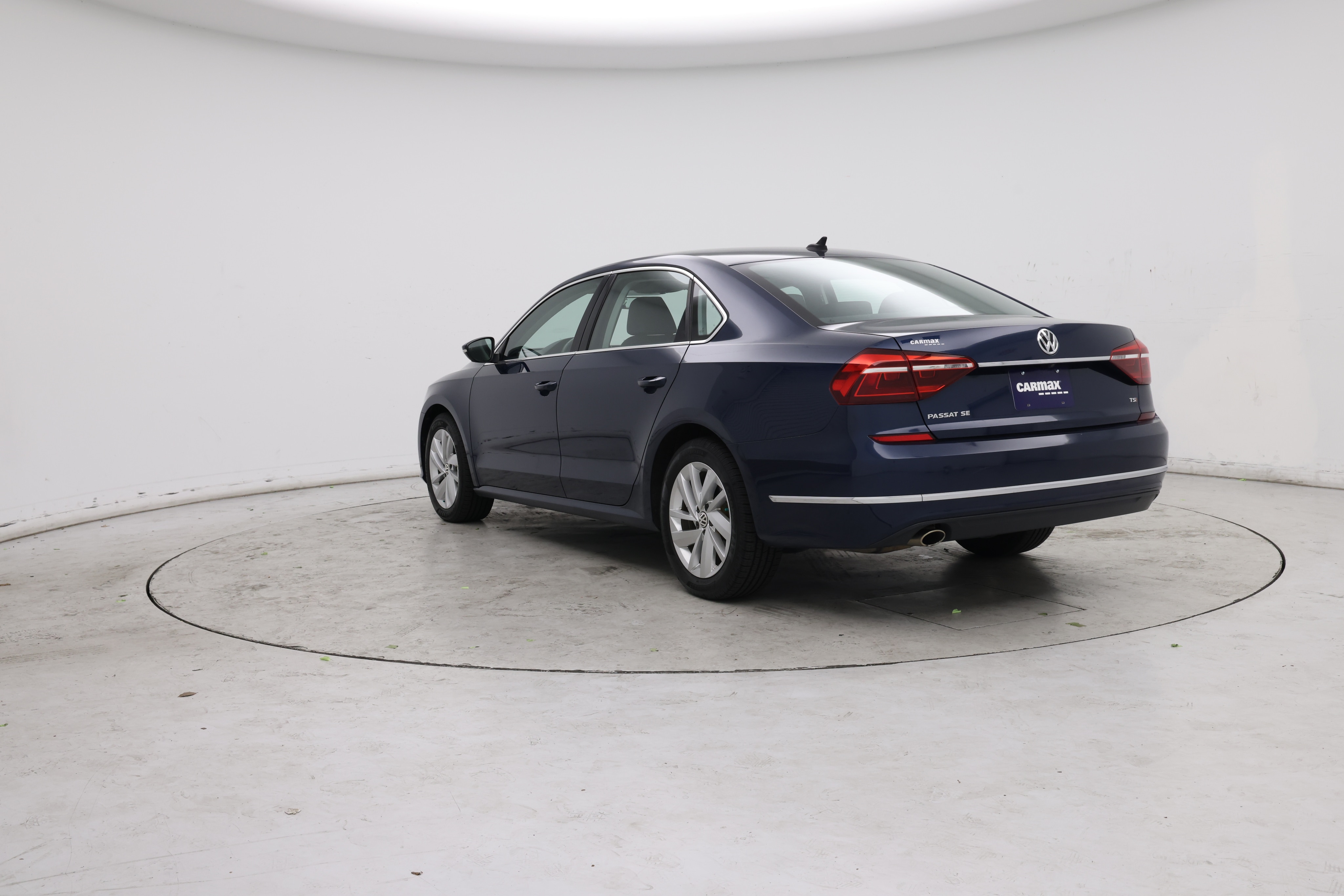 Thumbnail: 2018 Volkswagen Passat - 2