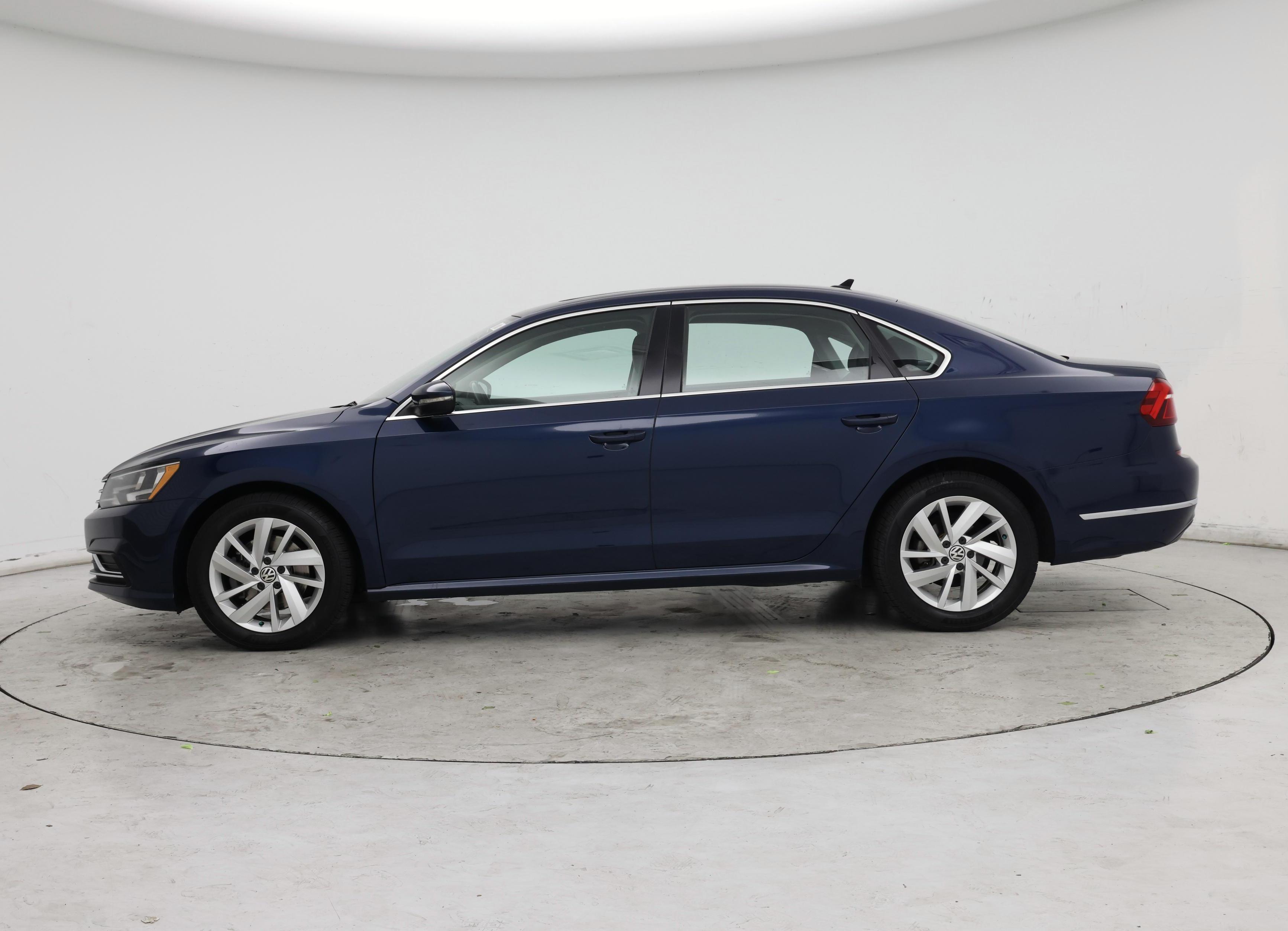 Thumbnail: 2018 Volkswagen Passat - 3