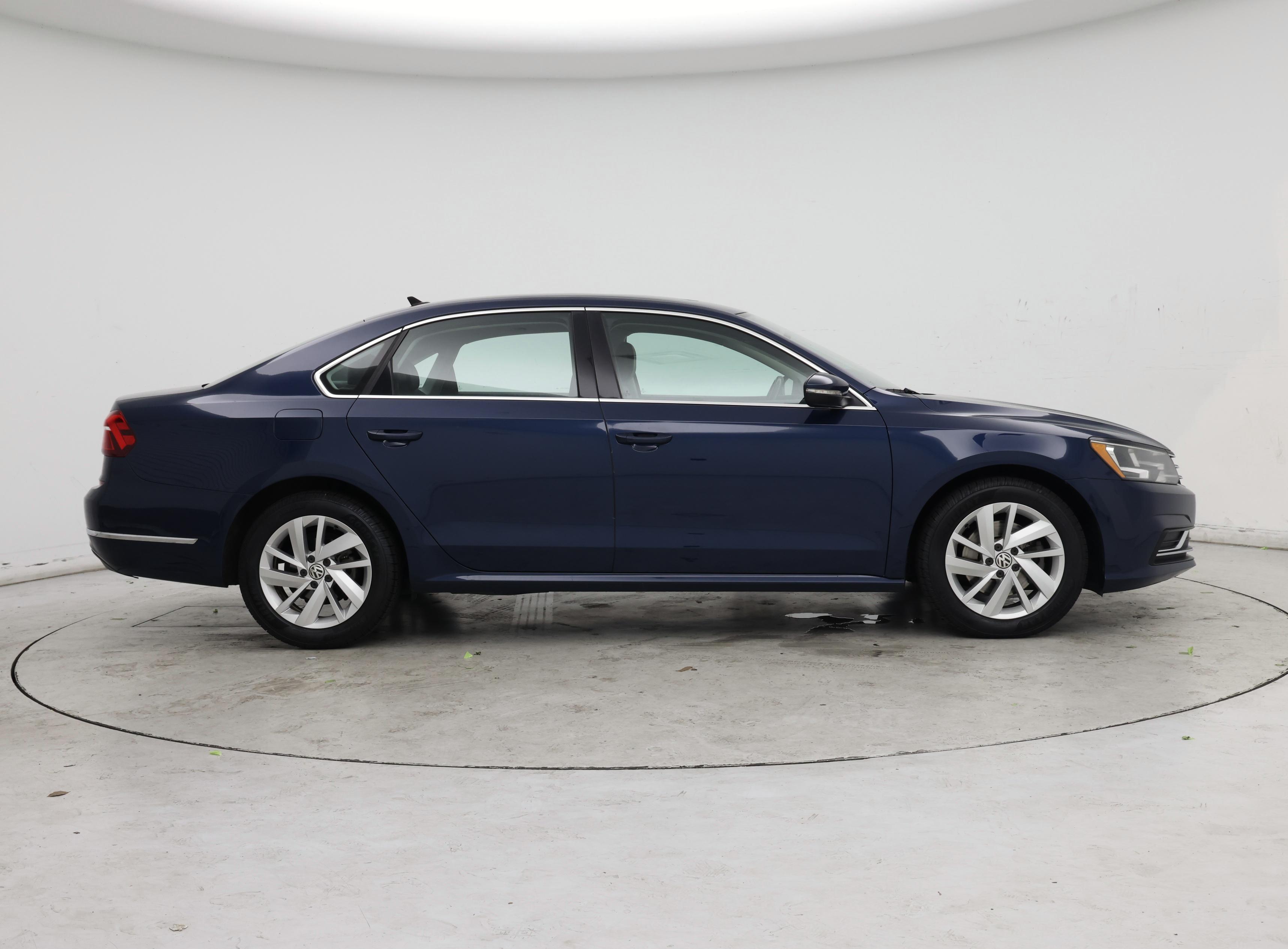 Thumbnail: 2018 Volkswagen Passat - 7