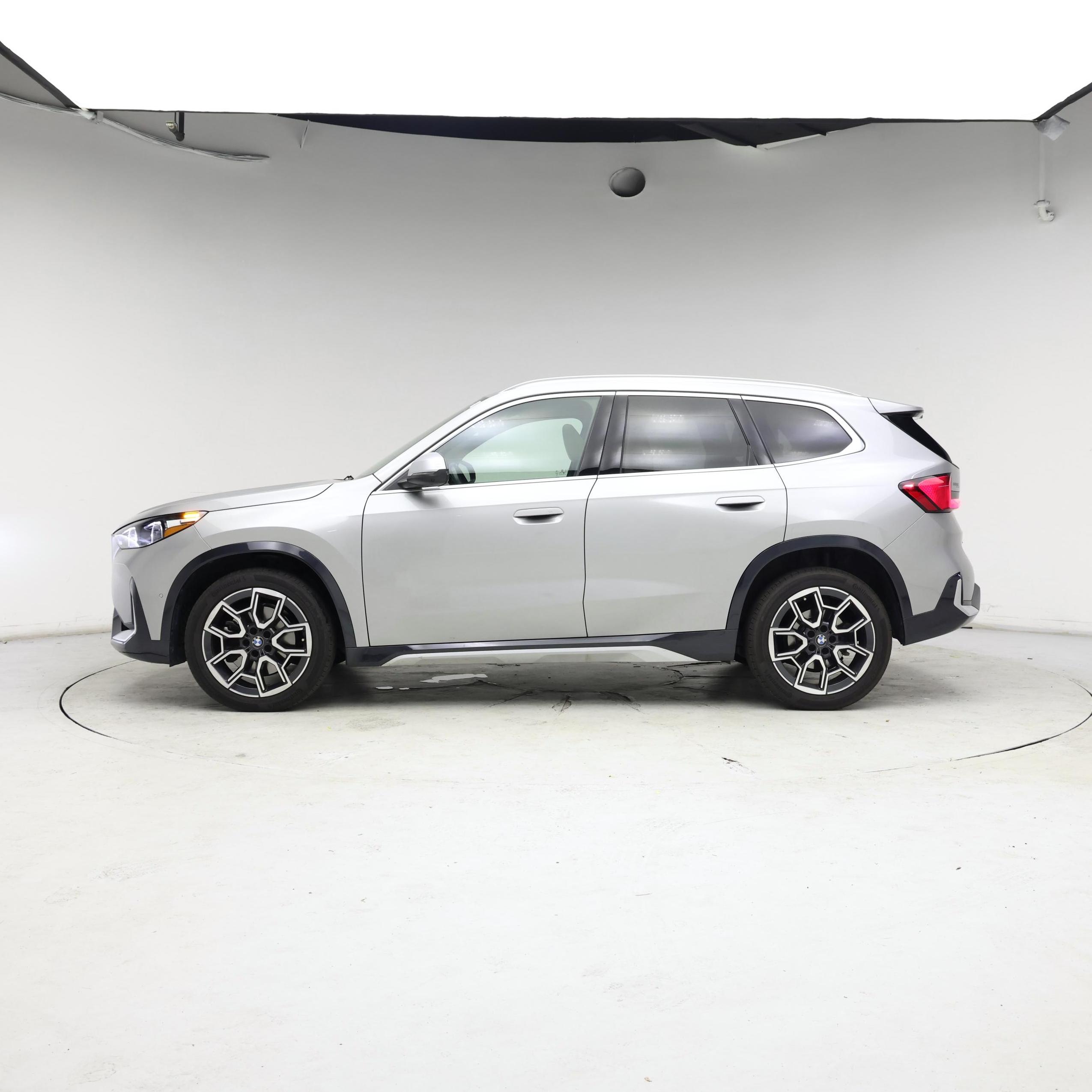 Thumbnail: 2023 BMW X1 - 3