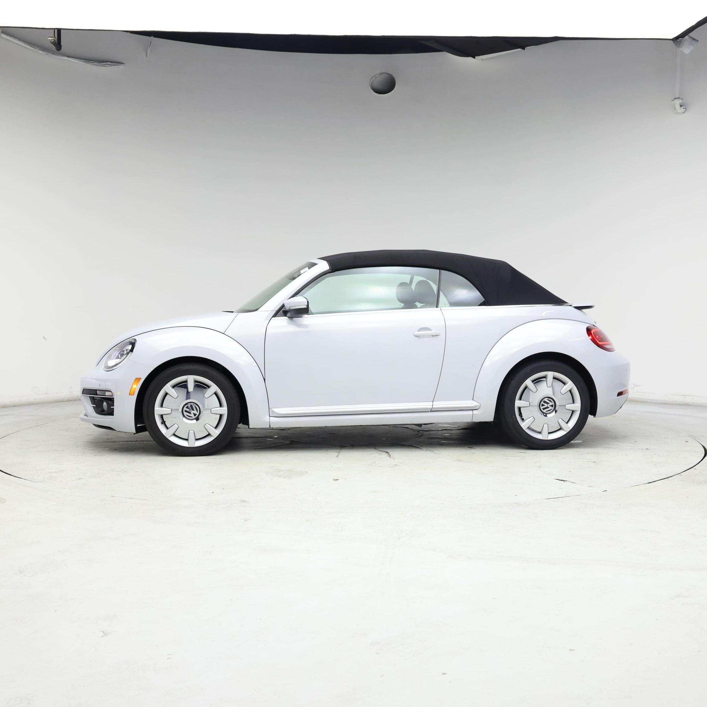 Thumbnail: 2019 Volkswagen Beetle - 3