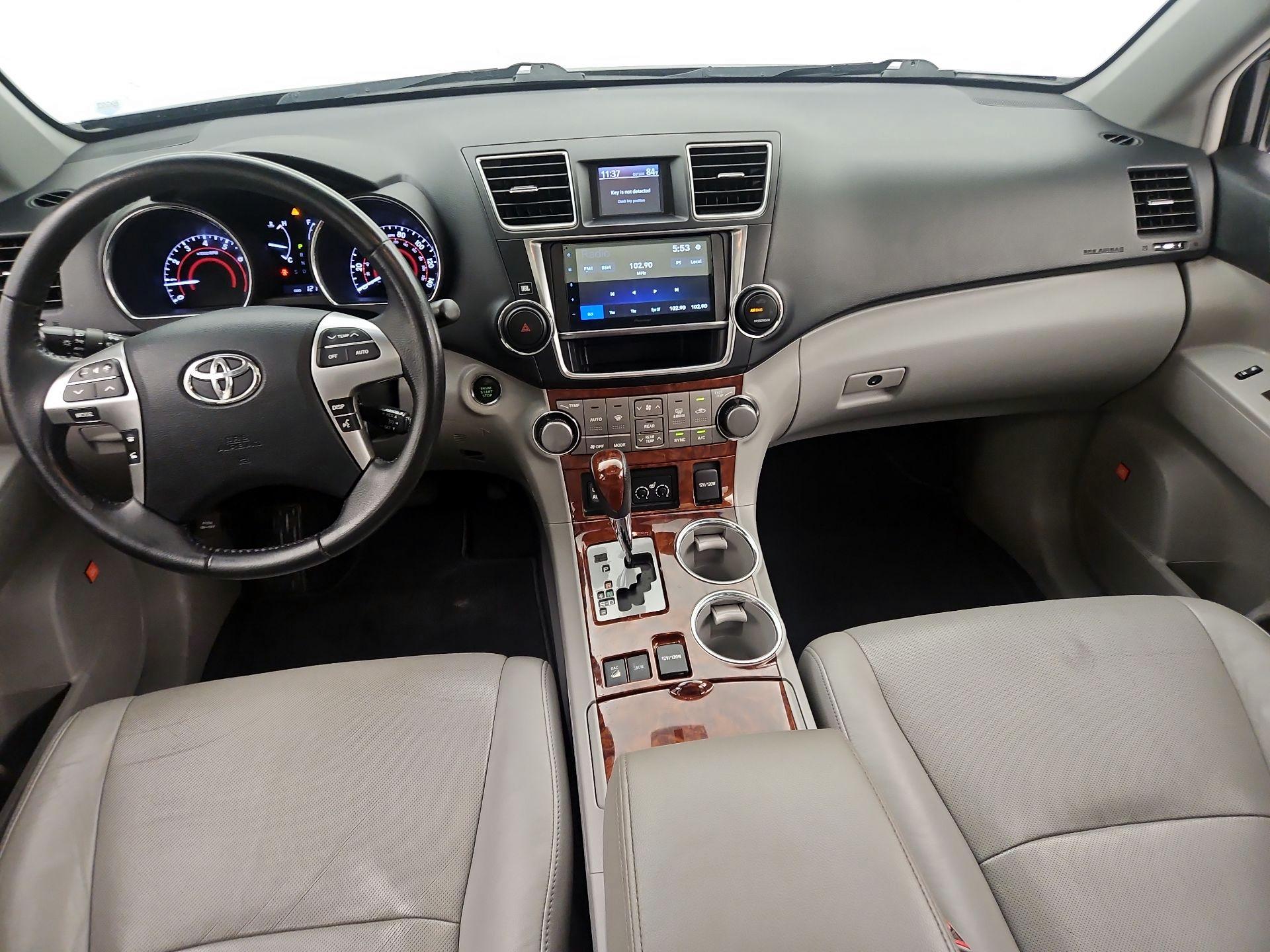 Thumbnail: 2013 Toyota Highlander - 9