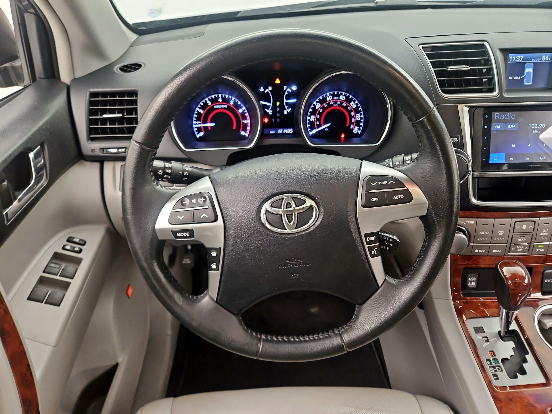 Thumbnail: 2013 Toyota Highlander - 10