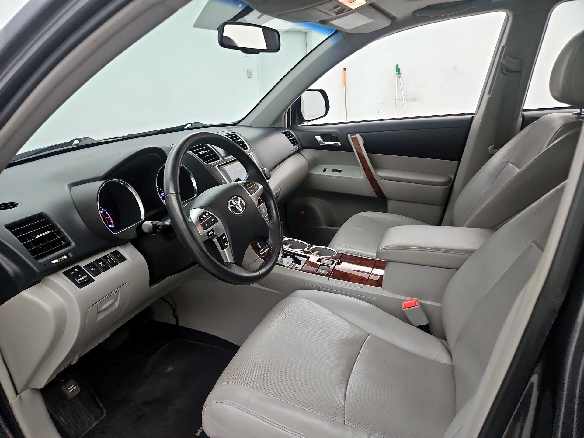 Thumbnail: 2013 Toyota Highlander - 11