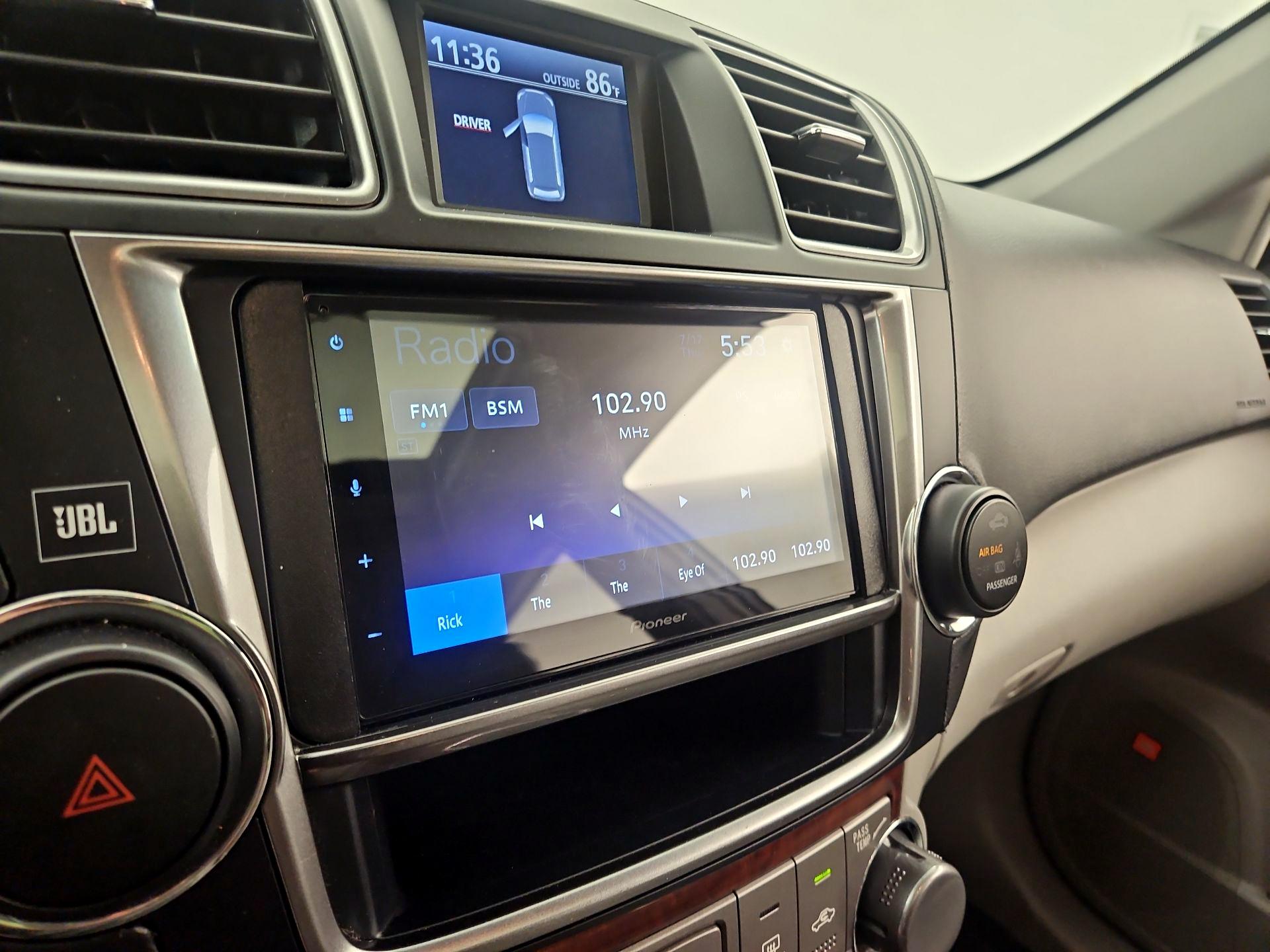 Thumbnail: 2013 Toyota Highlander - 14