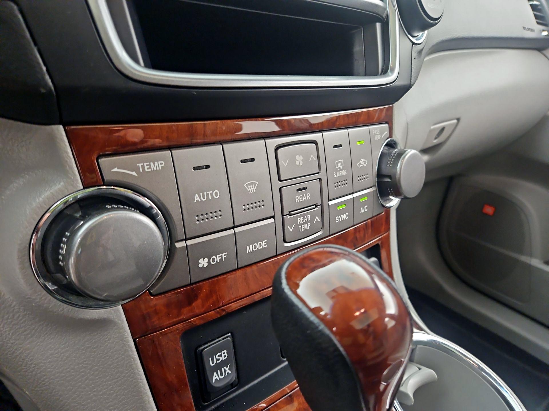 Thumbnail: 2013 Toyota Highlander - 15