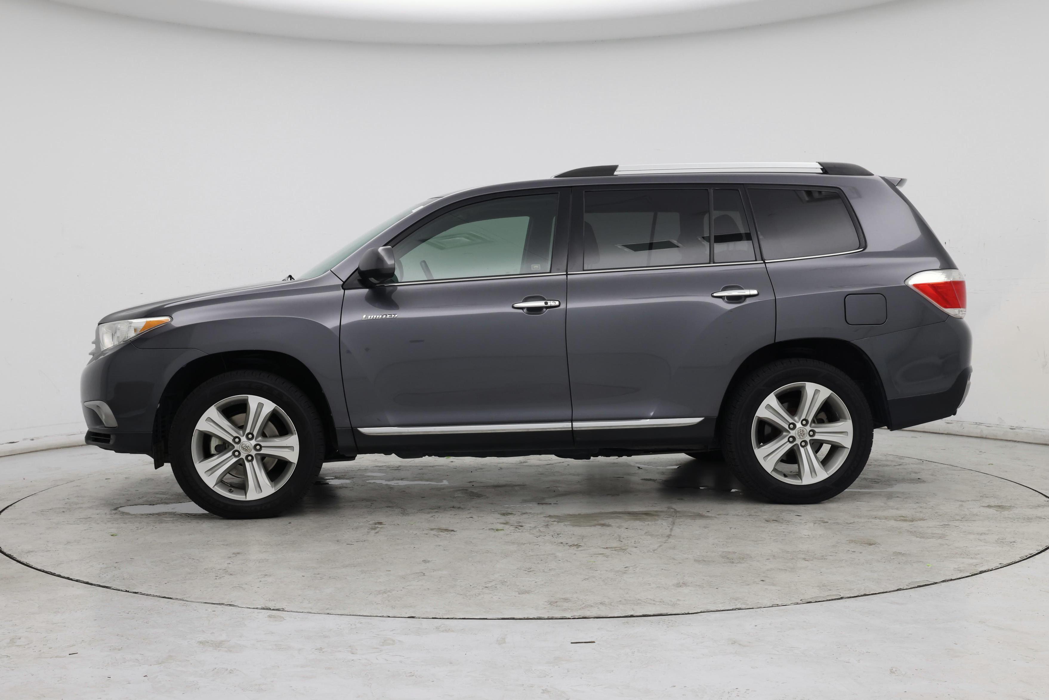 Thumbnail: 2013 Toyota Highlander - 3