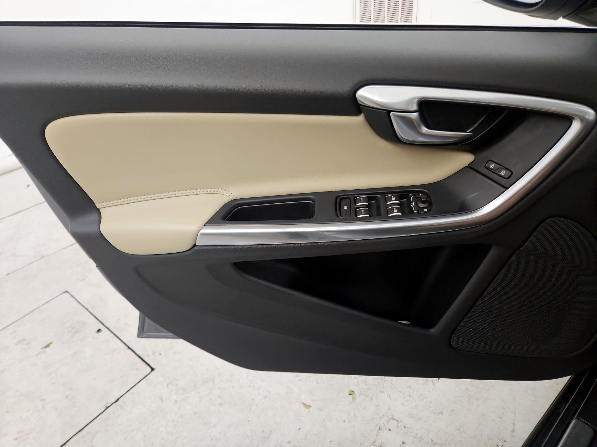 Thumbnail: 2018 Volvo S60 - 12