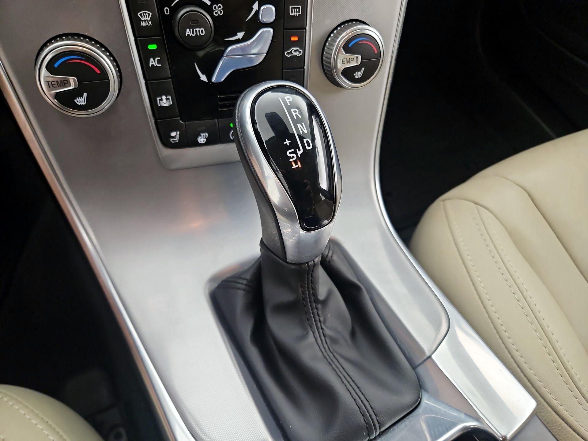 Thumbnail: 2018 Volvo S60 - 17