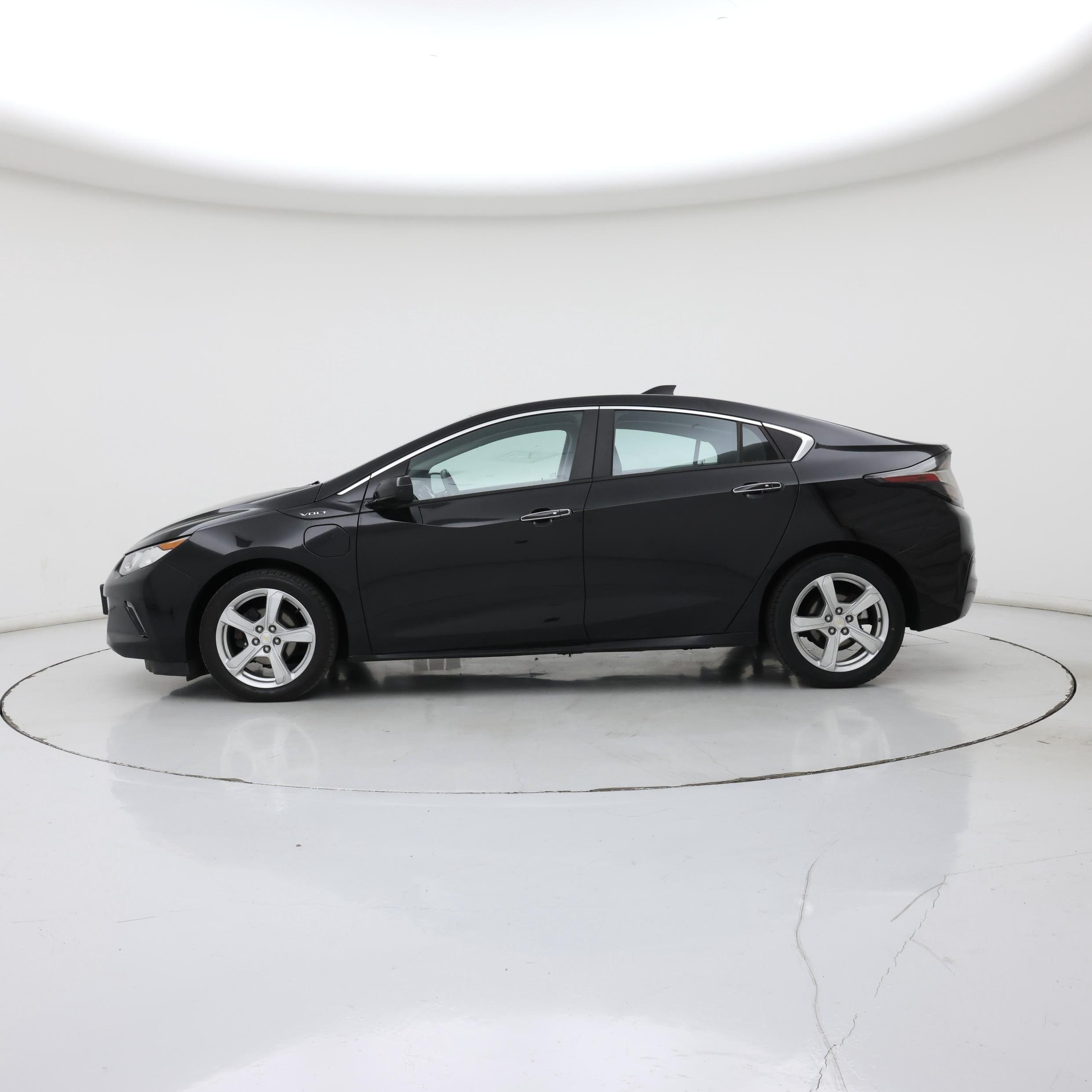 Thumbnail: 2017 Chevrolet Volt - 3