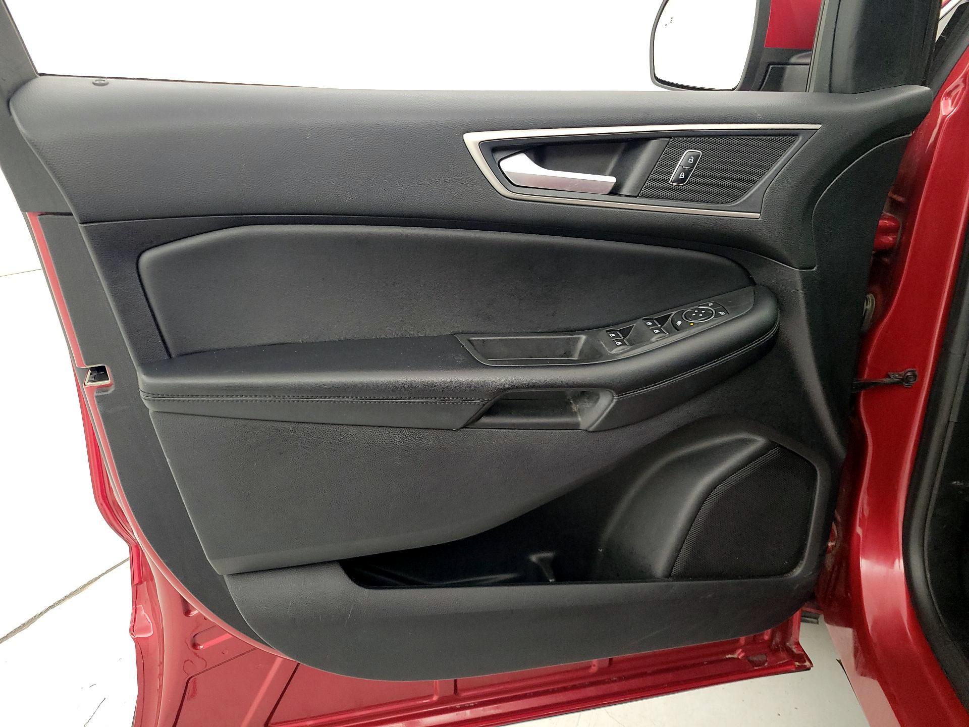 Thumbnail: 2021 Ford Edge - 12