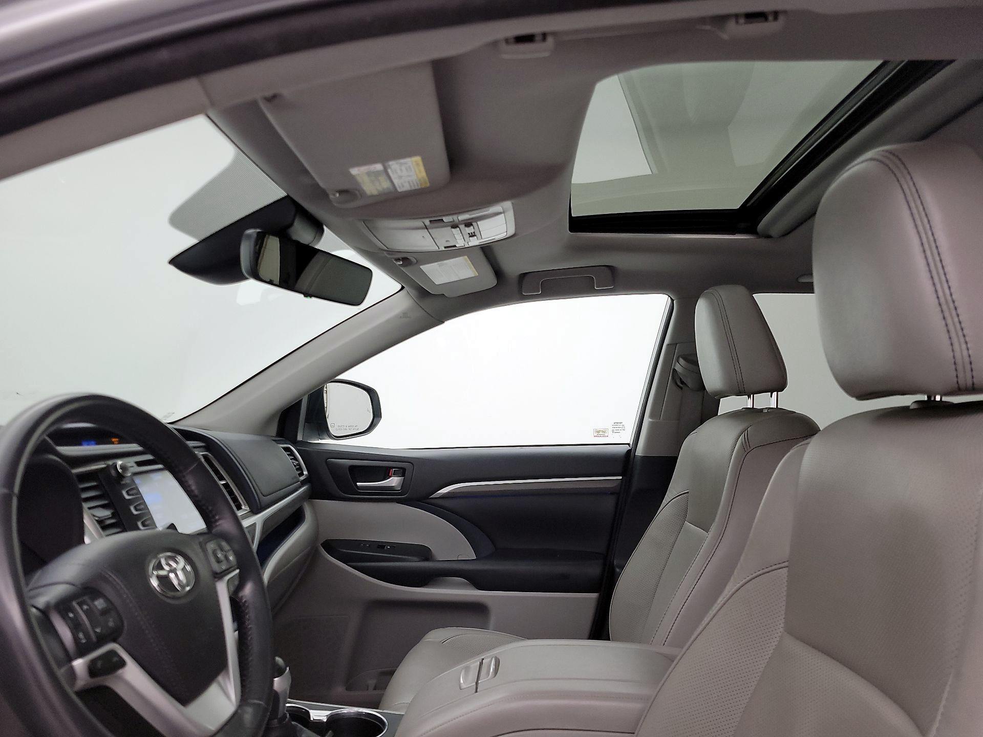 Thumbnail: 2018 Toyota Highlander - 20