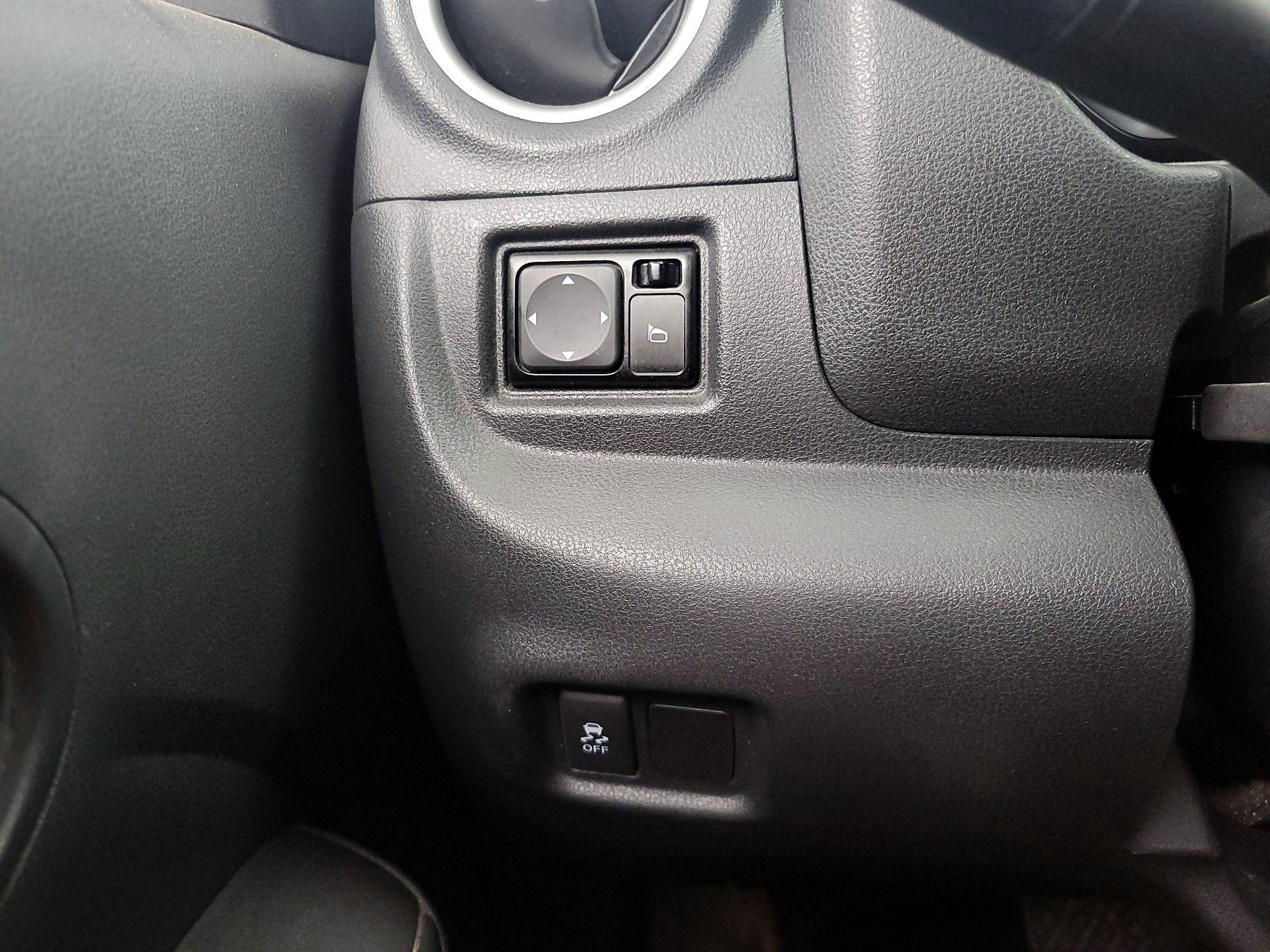 Thumbnail: 2014 Nissan Versa - 13