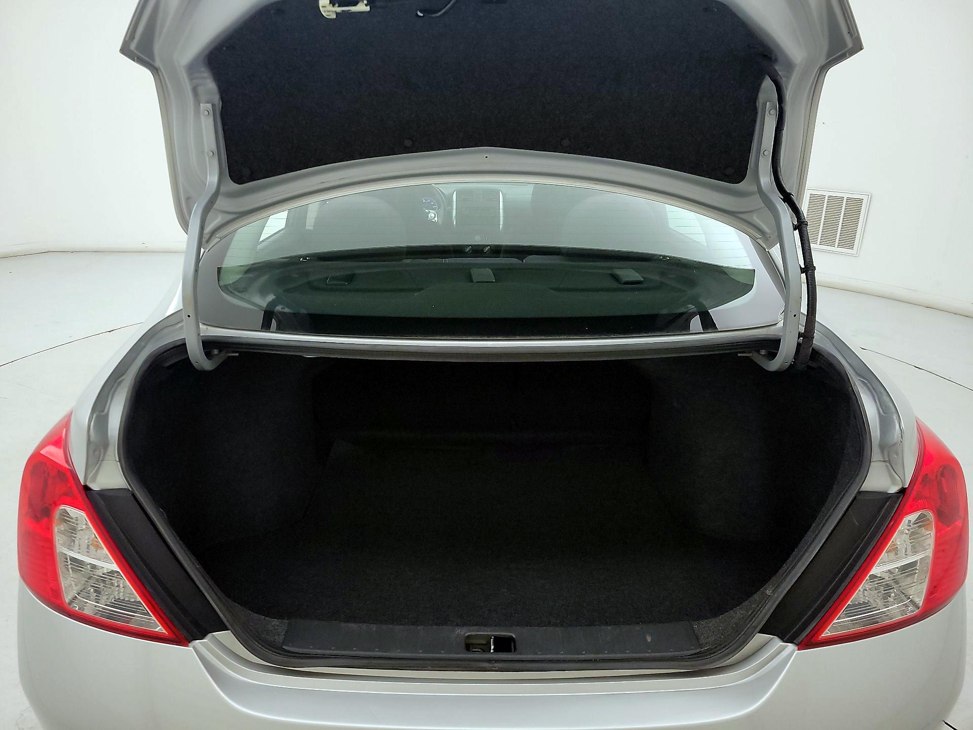 Thumbnail: 2014 Nissan Versa - 18