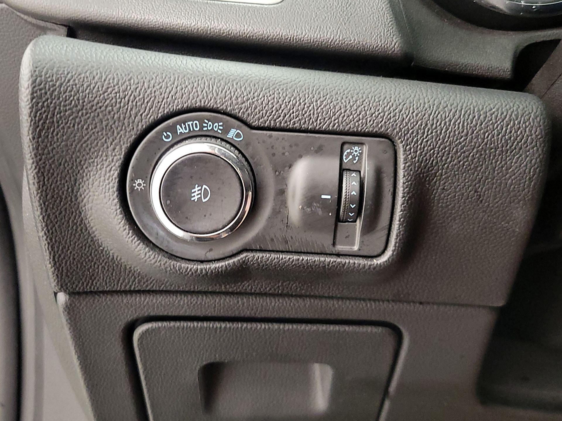 Thumbnail: 2015 Buick Verano - 13