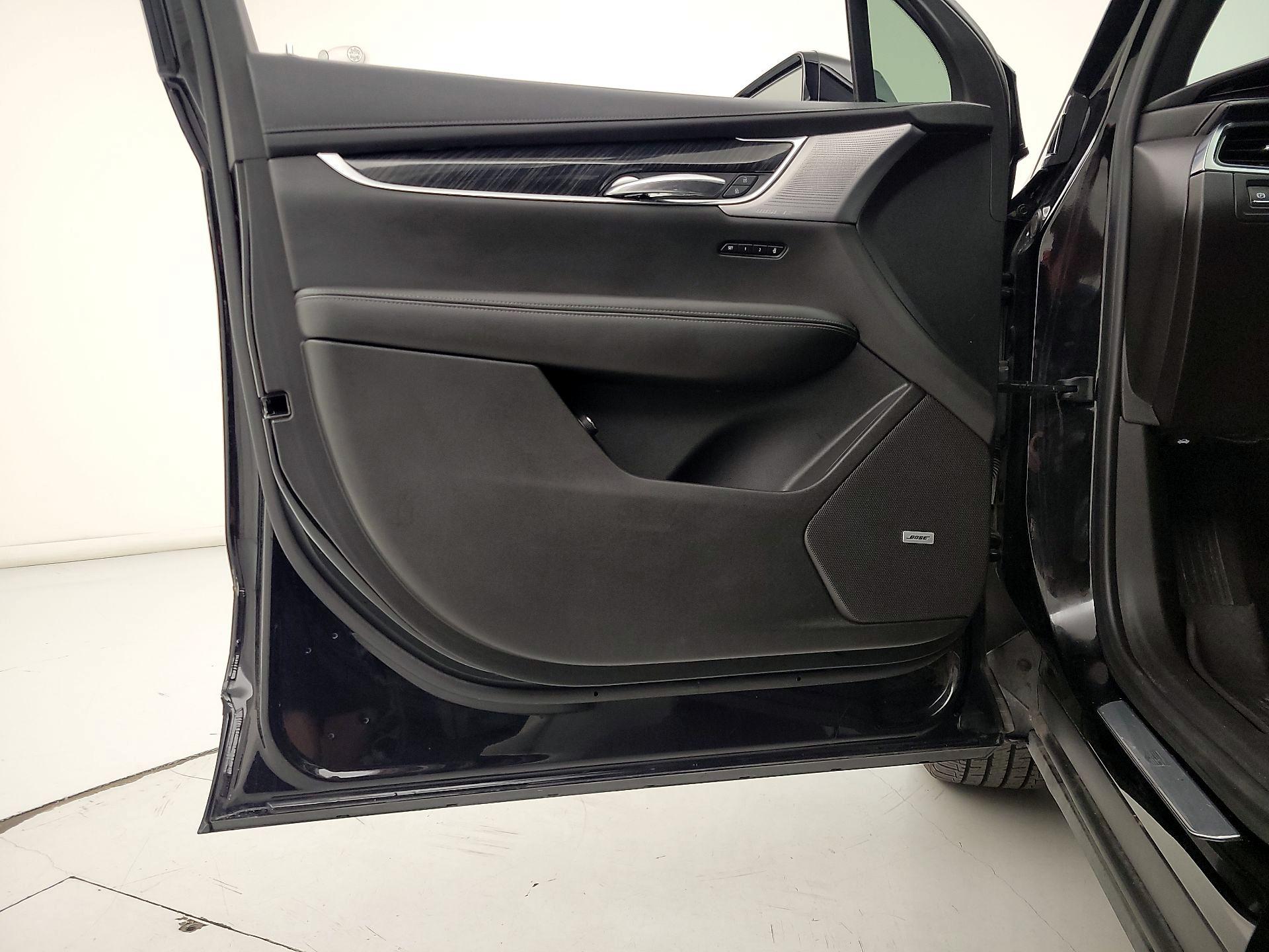 Thumbnail: 2021 Cadillac XT6 - 12