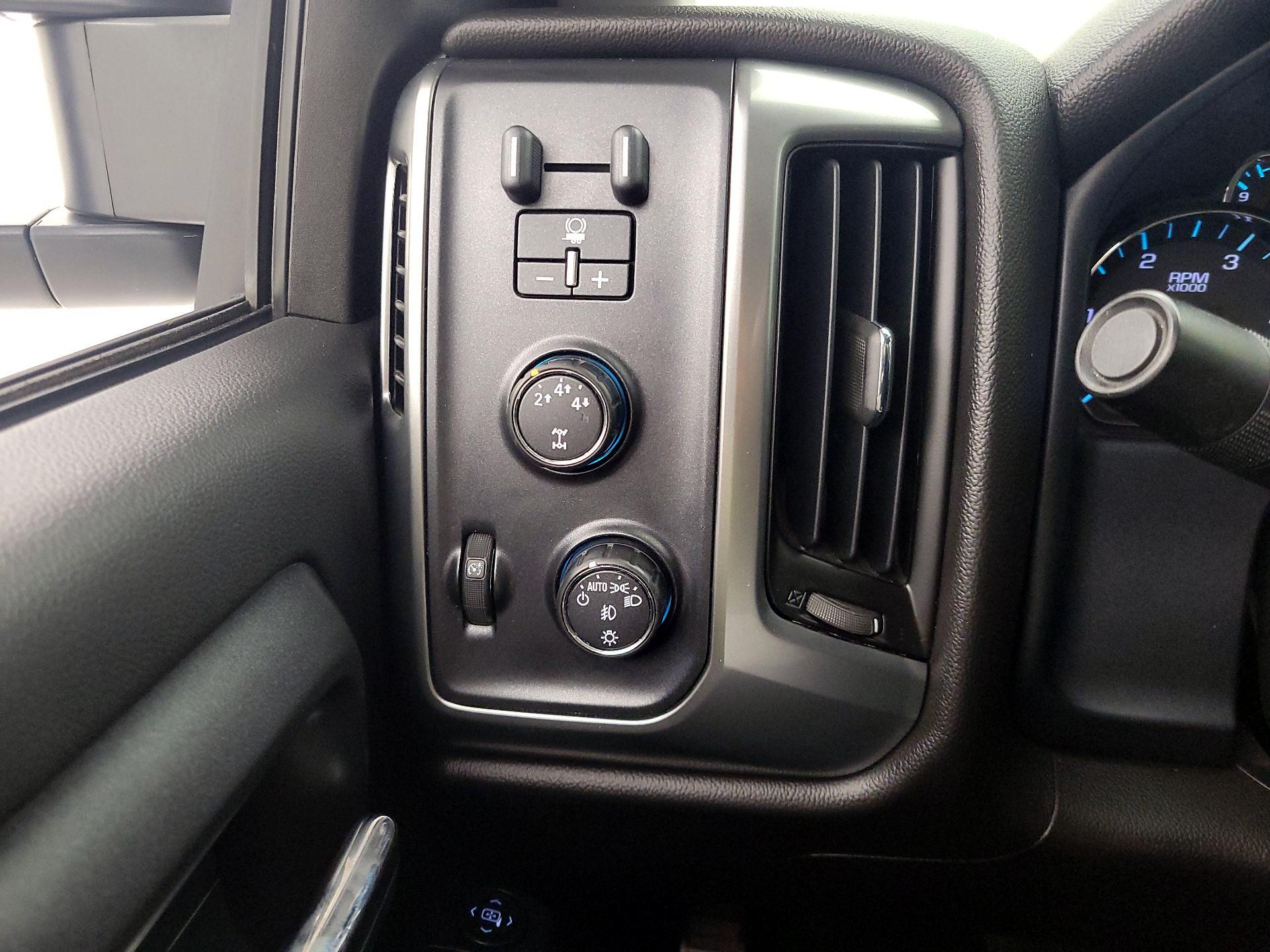 Thumbnail: 2015 Chevrolet Silverado 2500 - 13