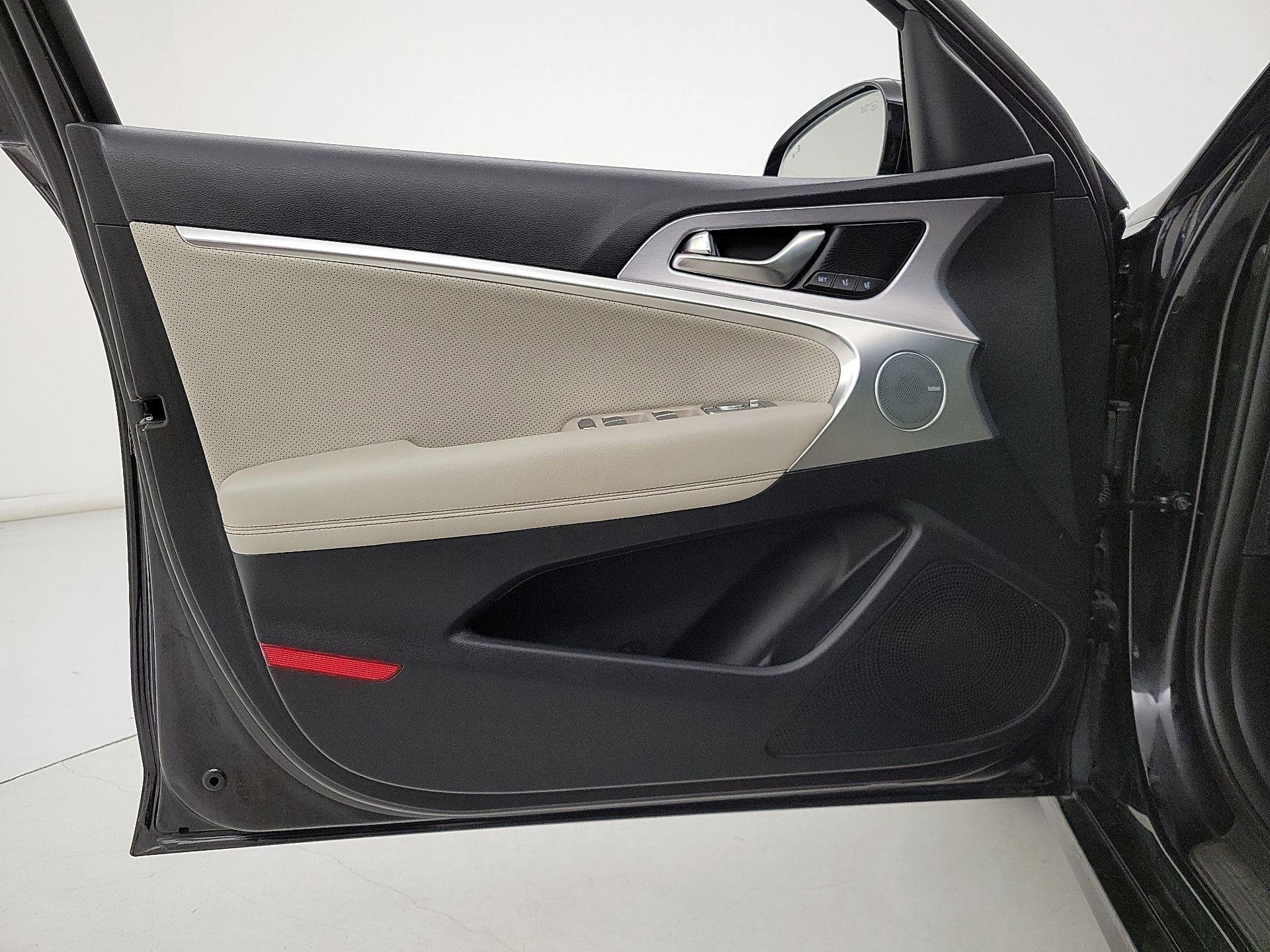 Thumbnail: 2020 Genesis G70 - 12