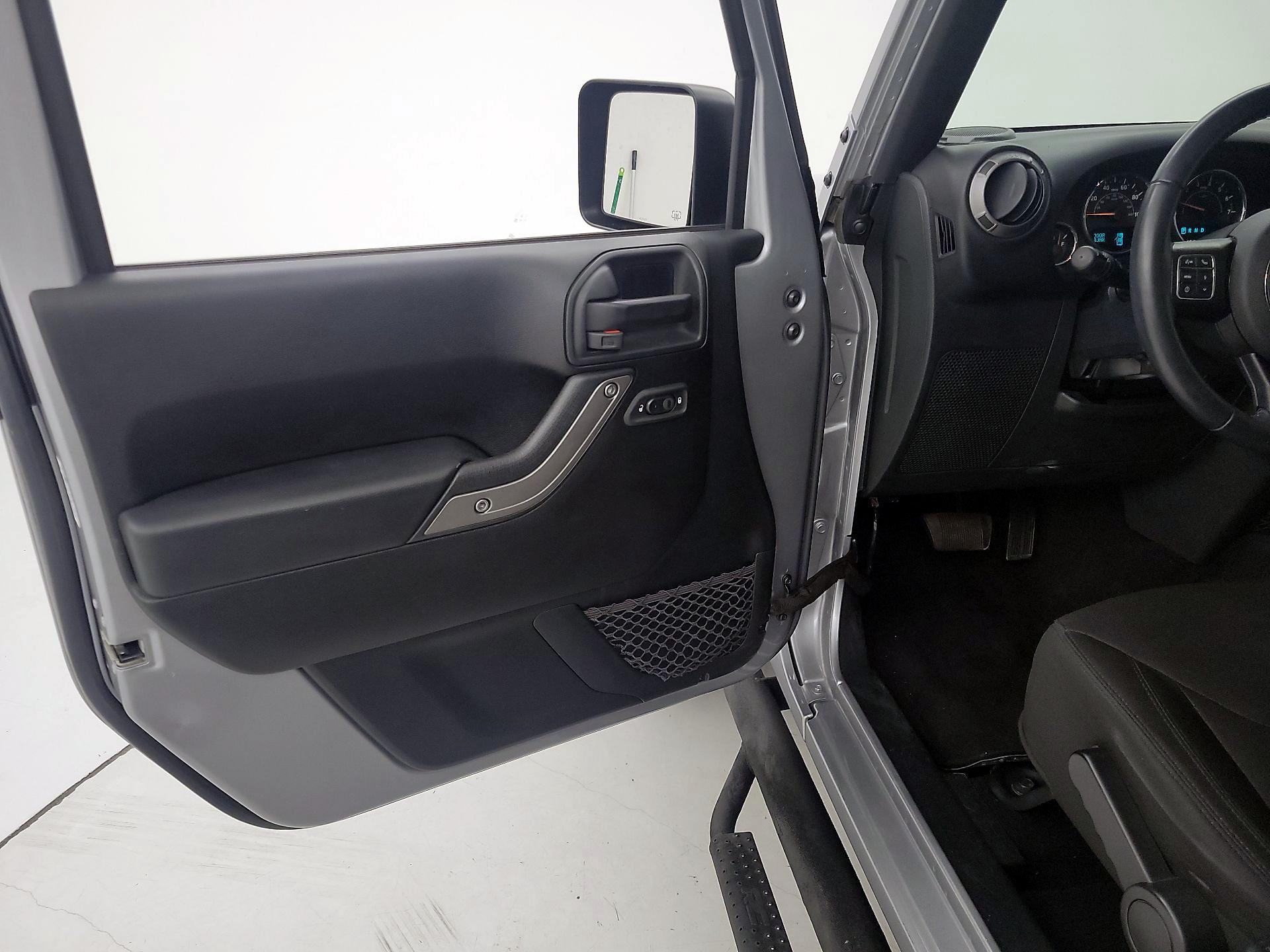 Thumbnail: 2018 Jeep Wrangler - 12