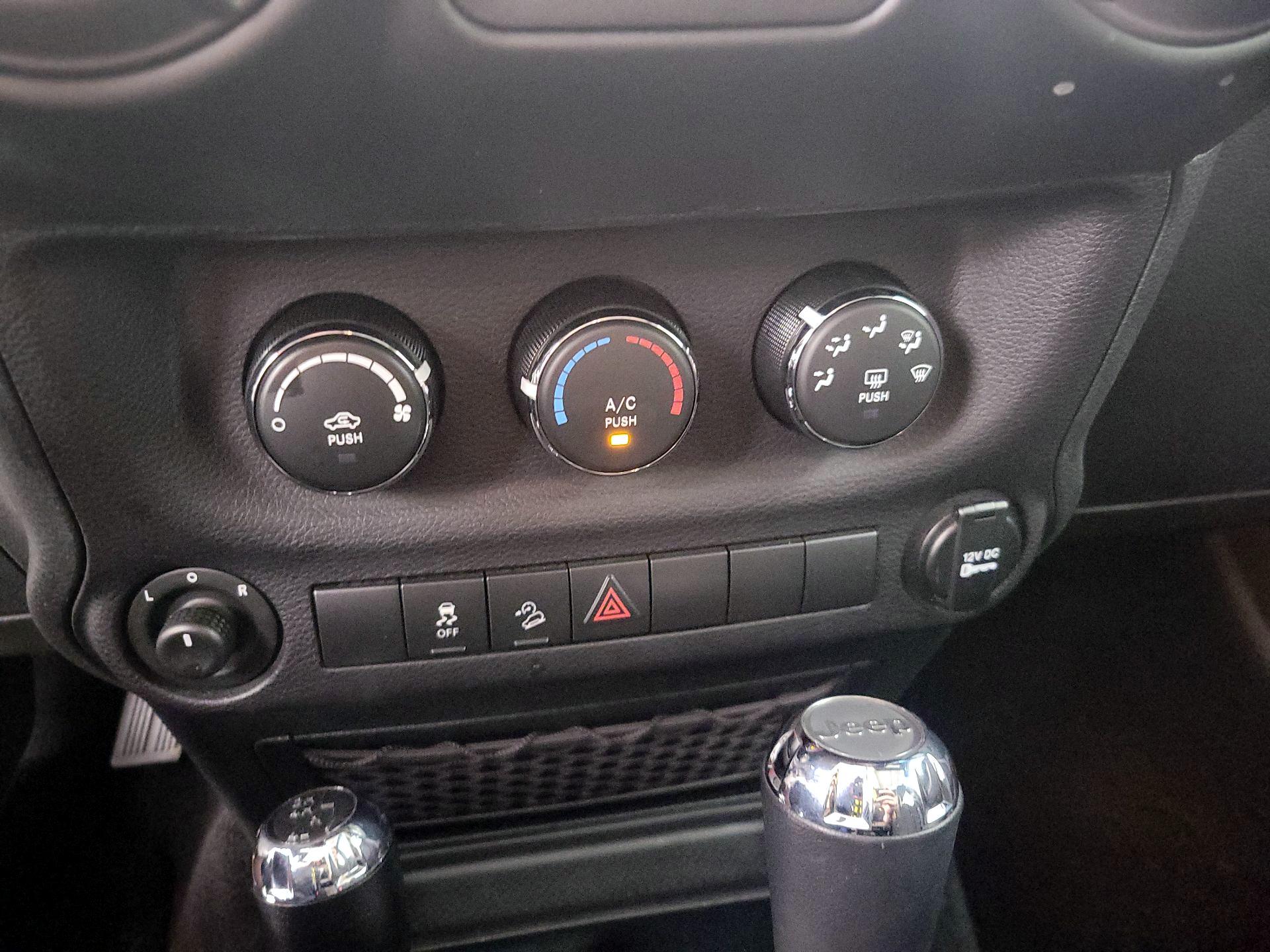 Thumbnail: 2018 Jeep Wrangler - 14